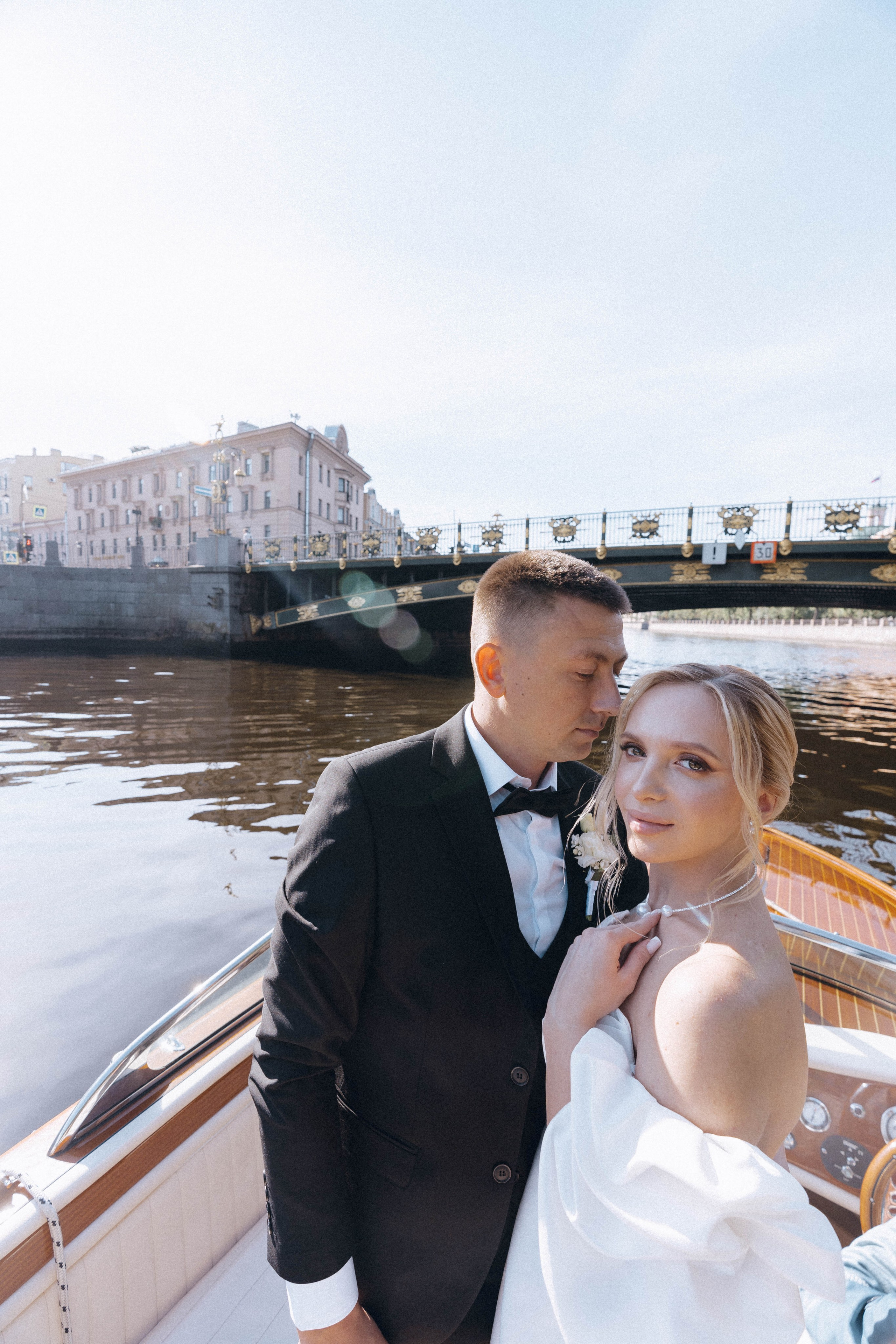 СВАДЕНБНАЯ СЬЕМКА НА КАТЕРЕ ПО КАНАЛАМ САНКТ-ПЕТЕРБУРГА И В АКВАТОРИИ НЕВЫ. Профессиональный фотограф, Санкт-Петербург — Виктория Богомолова