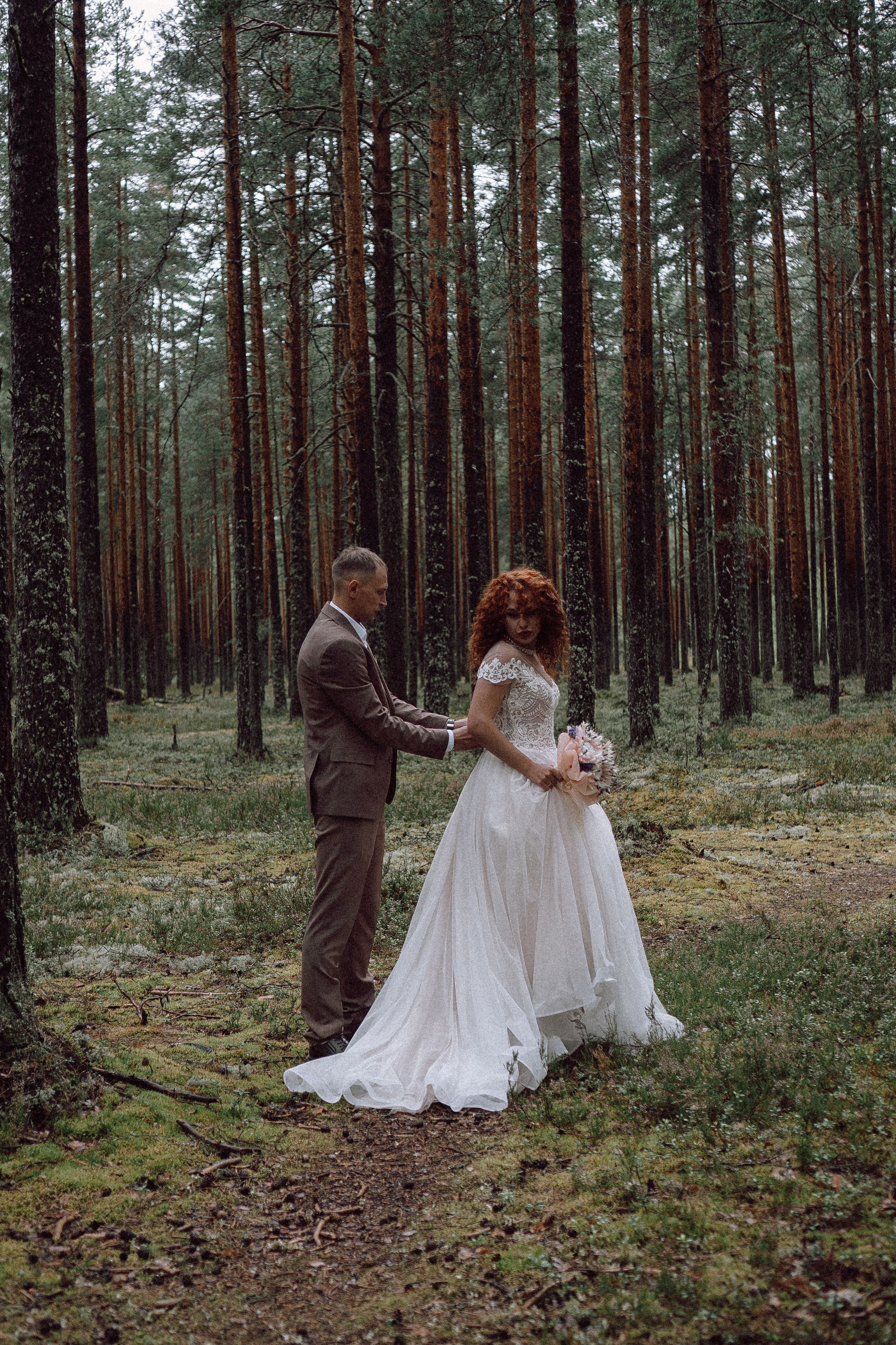 СВАДЕБНАЯ ФОТОСЕССИИЯ ПАРЫ В ГОРОДЕ ПРИОЗЕРСК В СОСНОВОМ ЛЕСУ И С ПИКАПОМ. Профессиональный фотограф, Санкт-Петербург — Виктория Богомолова