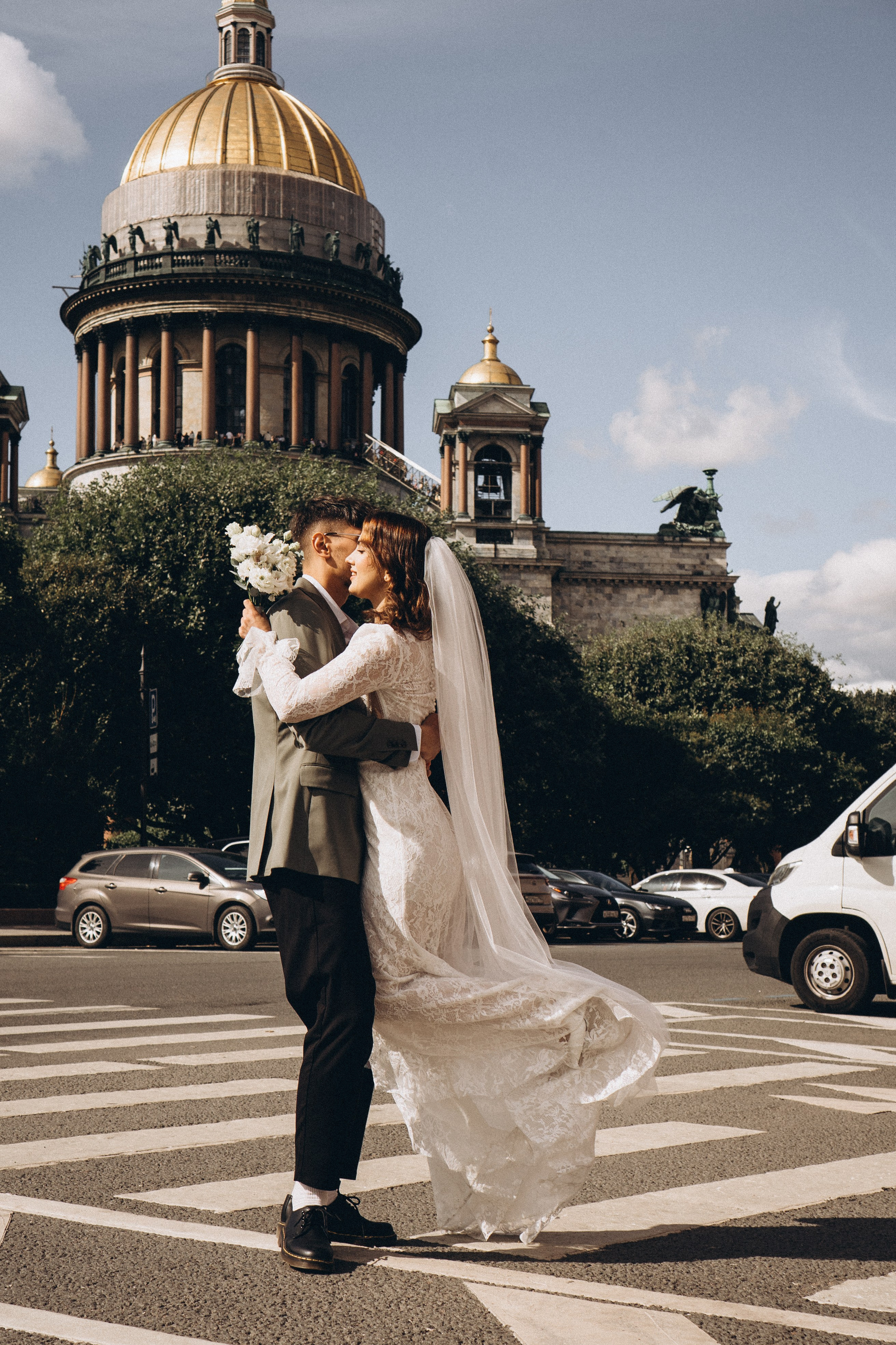 СВАДЕБНАЯ ПРОГУЛКА ВОЗЕ ИСАИКЕВСКОГО СОБОРА АСТОРИИ И ЗАКОНОДАЛЕТНОГО СОБРАНИЯ. Профессиональный фотограф, Санкт-Петербург — Виктория Богомолова