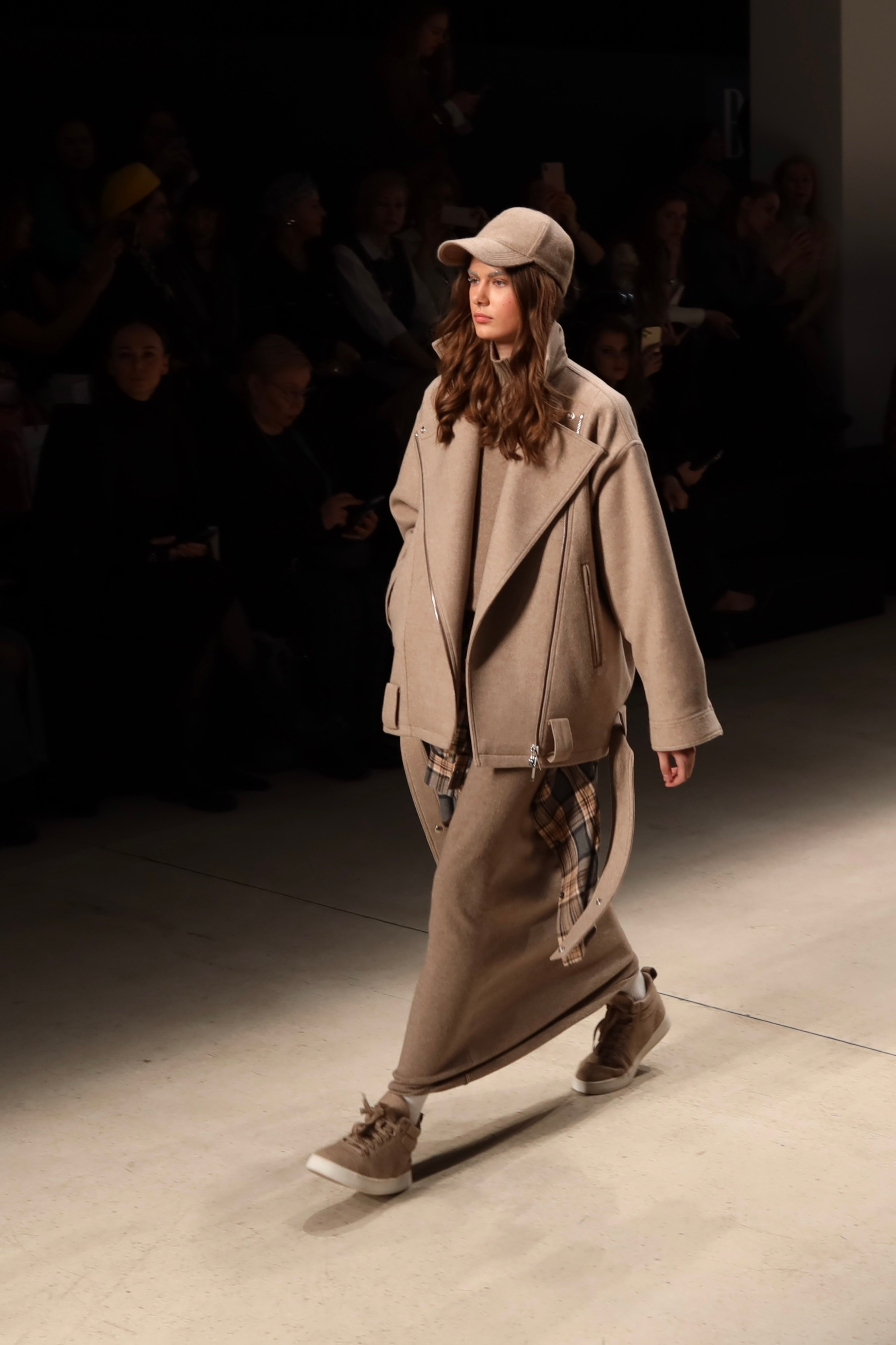 Показ Alpe Cashmere (Москва) — Московская неделя моды 13 марта 2025. Фотосессии и репортаж — Фотограф в Москве — Рина Серёгина