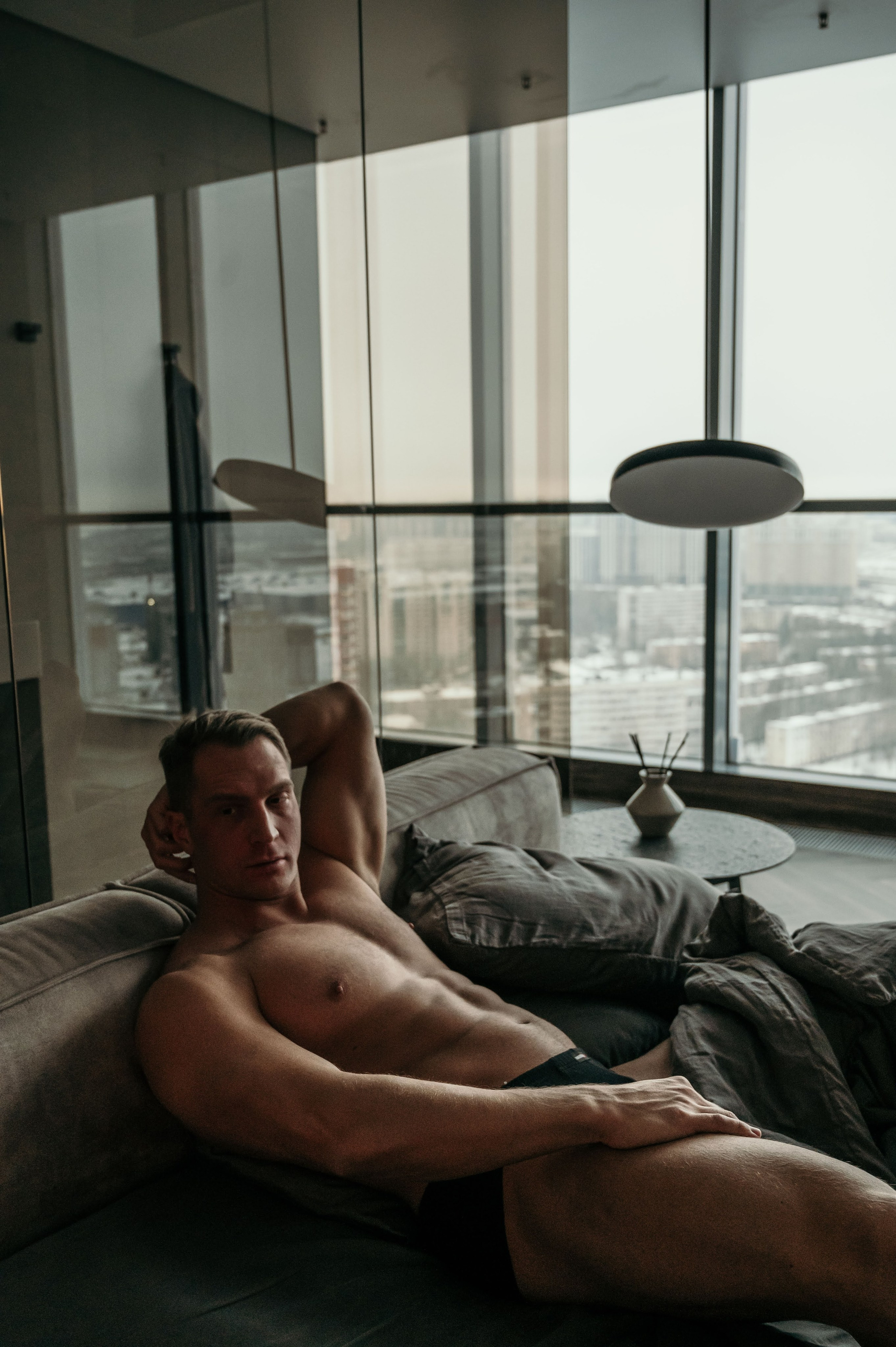 Андрей. Профессиональный фотограф беременности в СПБ. Стильные фотосессии беременности в стиле минимализм и классическая фотография