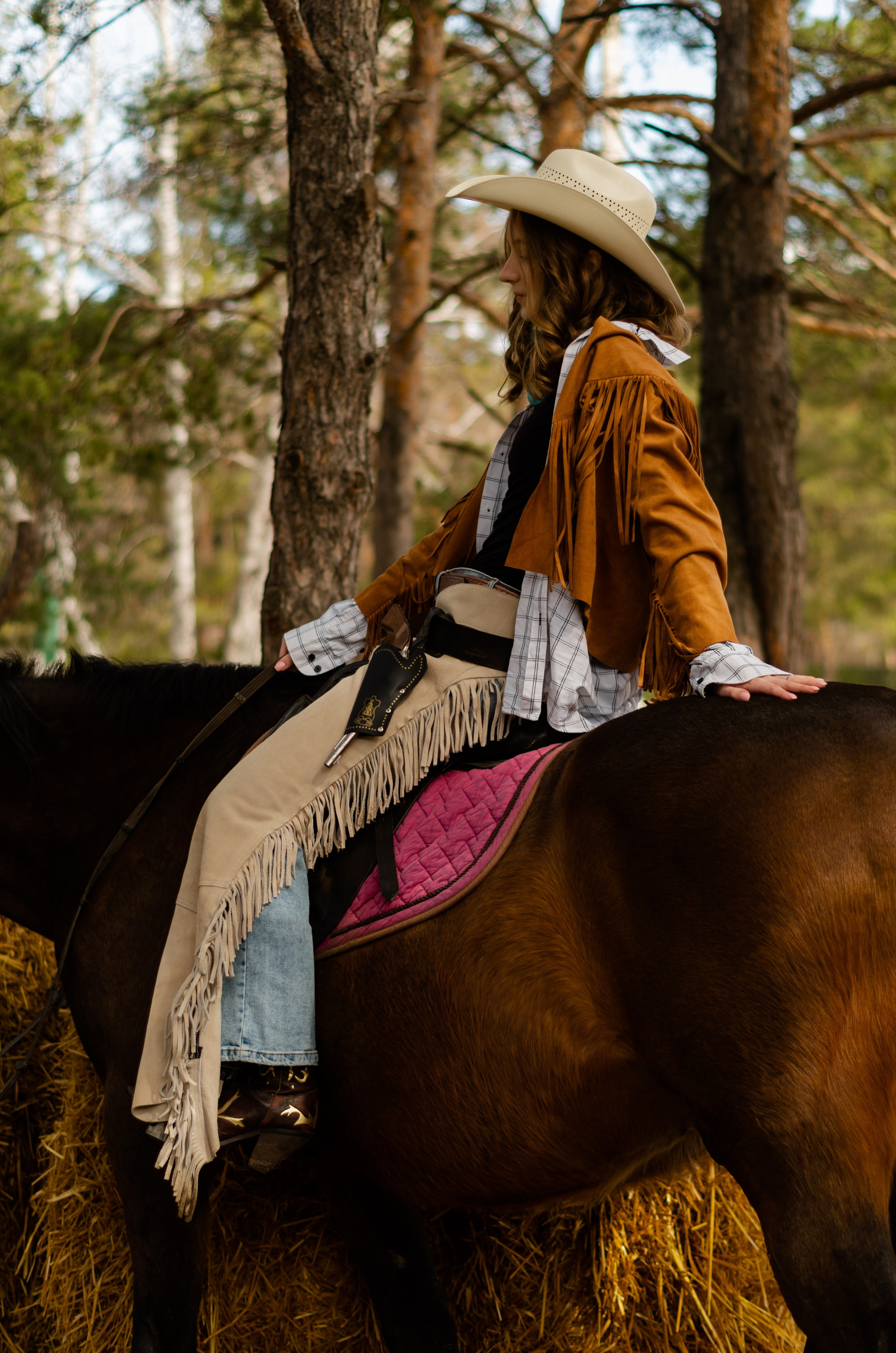 Ковбойская девчонка. Фотограф Марина Доглядная Челябинск фотосессии с лошадьми, мотоциклами