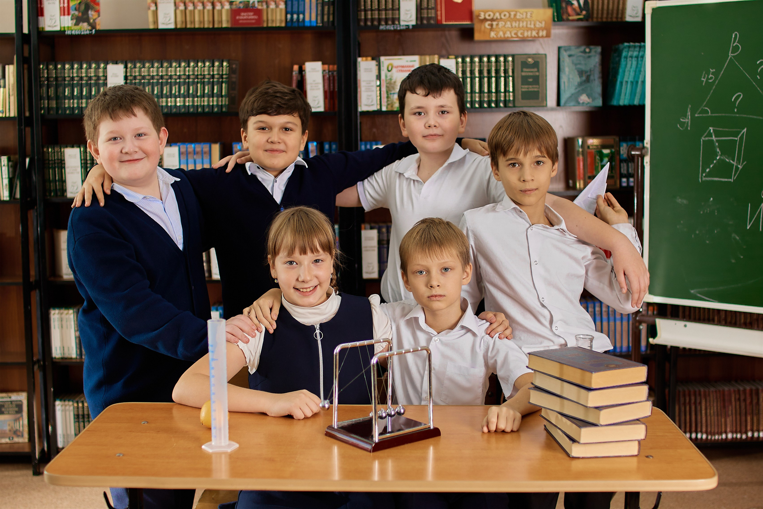 Выпускные альбомы Axioma для начальных классов. AXIOMA │ Выпускные альбомы в Иркуске. Альбом в подарок! Закажи сейчас!