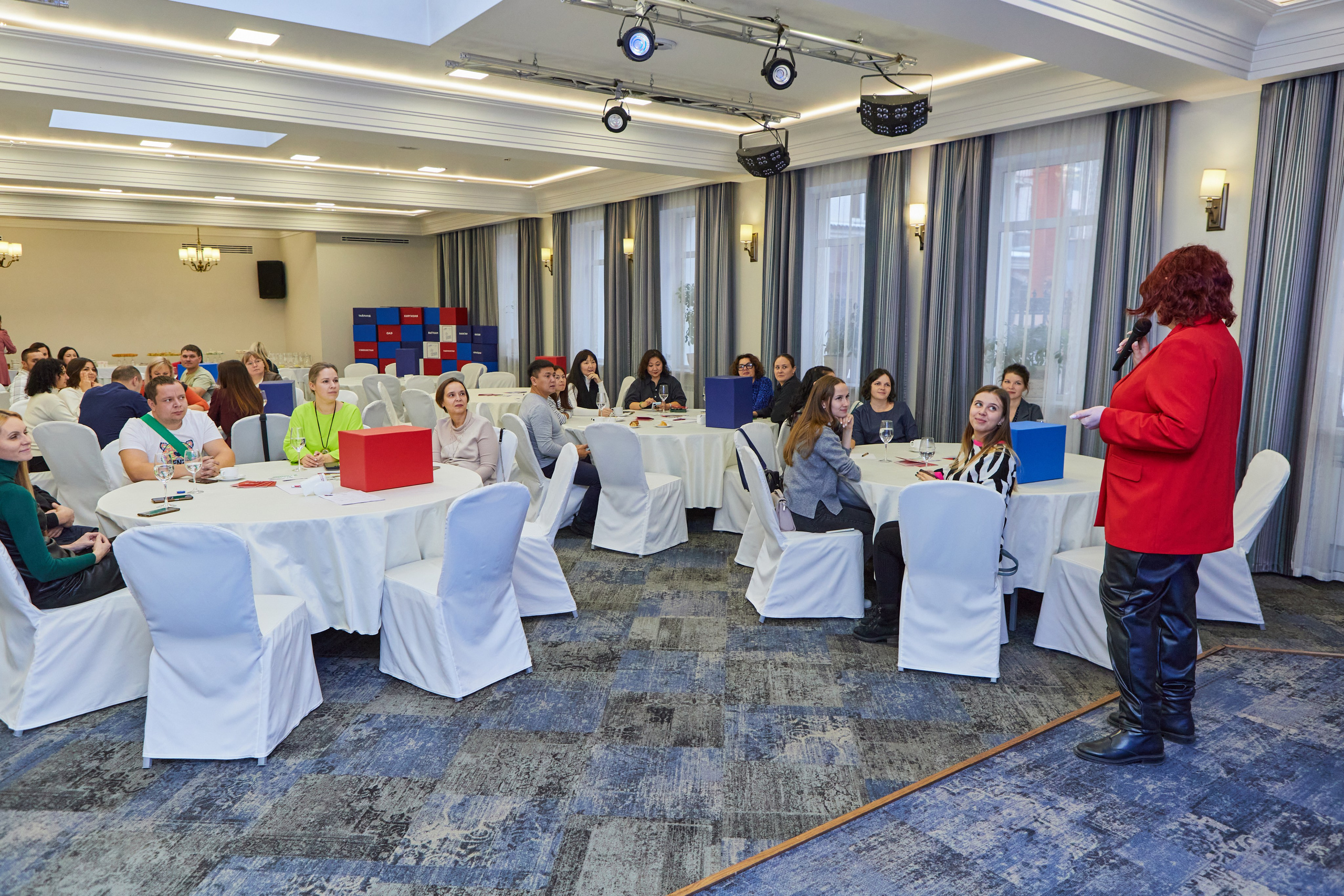 Бизнес-игра «Экспортное казино», центр «Мой Бизнес». Контент-фотограф в Абакане Наталья Нагибина