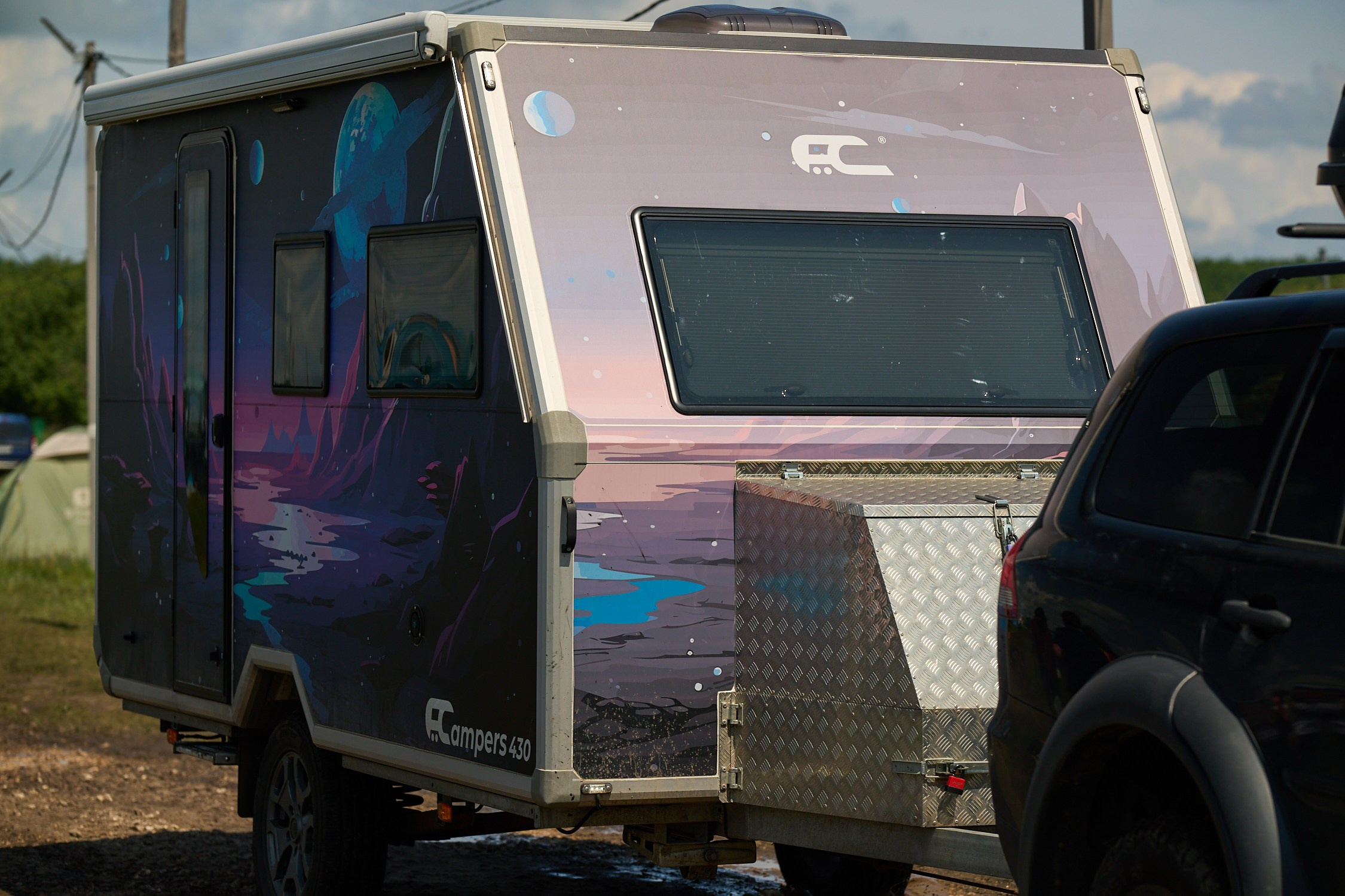 Вот такую штуку надо покупать для фестов. Никаких палаток, внутри кондей можно сделать...