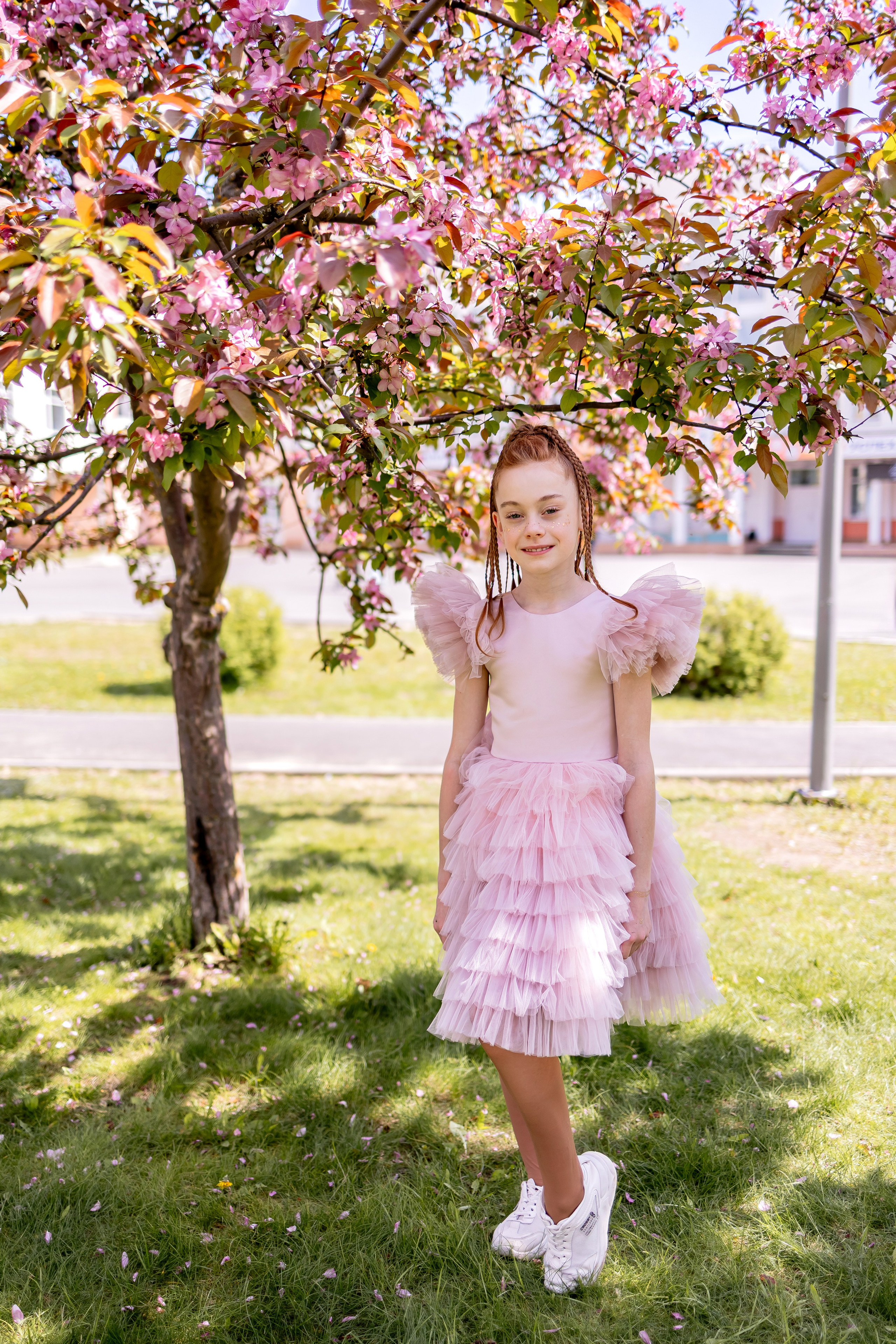 Выпускной в начальной школе на улице. Фотограф и видеограф Москва. Свадебный фотограф, видеограф. Выпускные альбомы. Оживающие альбомы