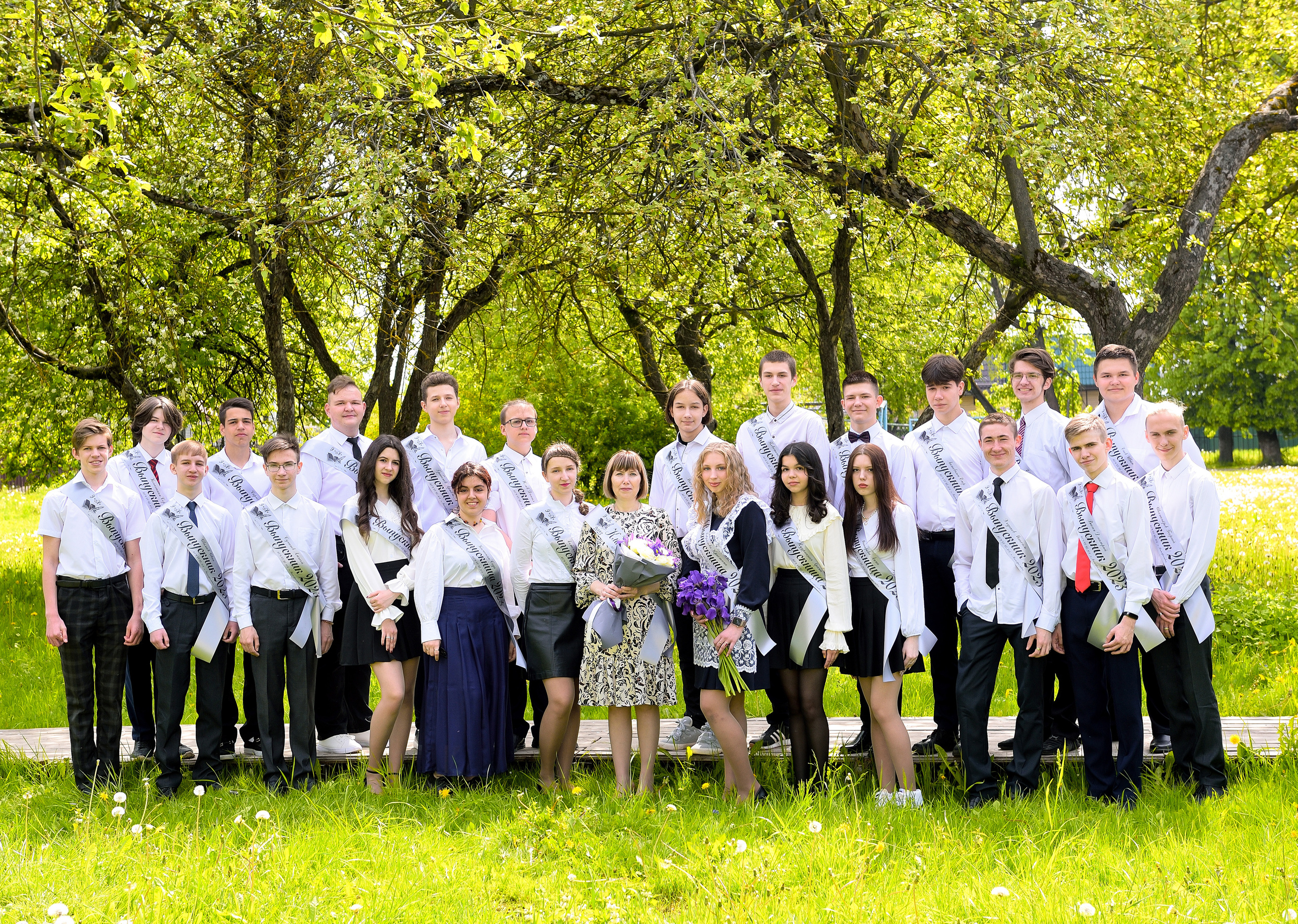 2023 СОШ№ 4 9 «А» класс Полиграфия на 5 раз. Выпускные альбомы для школ и детских садов Александр и Динара