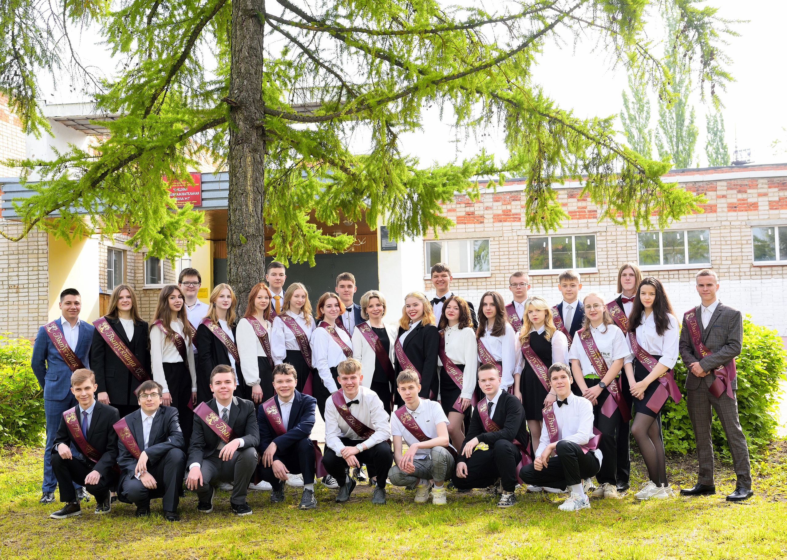 2023 СОШ№ 1 9 «Б» класс Полиграфия на 6 раз. Выпускные альбомы для школ и детских садов Александр и Динара