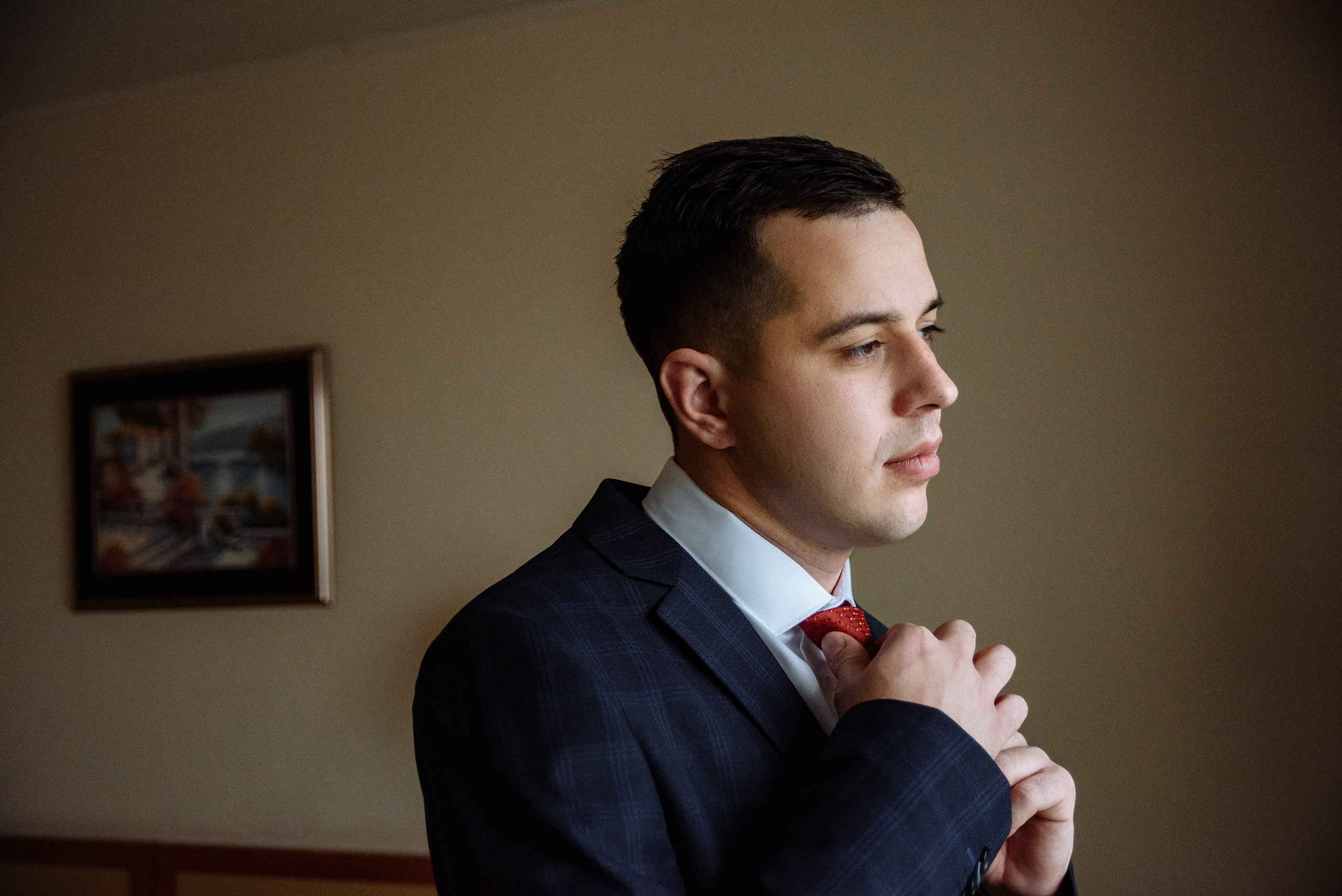 Утро жениха. Портретный фотограф Москва, репортаж и естественная постановка