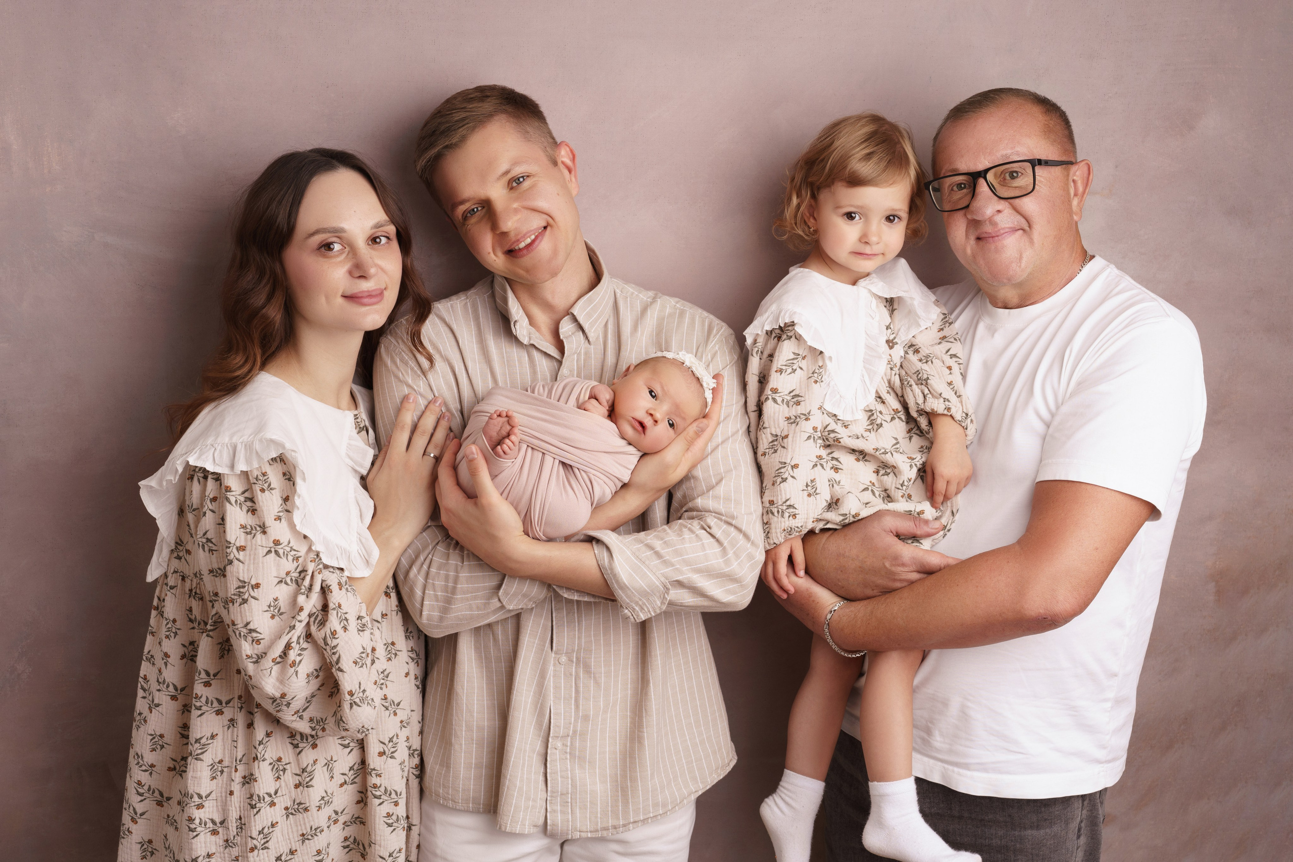 Семейные фотосессии с новорожденными | Трогательные кадры малышей и их близких в Москве и МО. Фотосессия новорожденных в Москве и Московской области | Профессиональный фотограф newborn — Татьяна Иванова