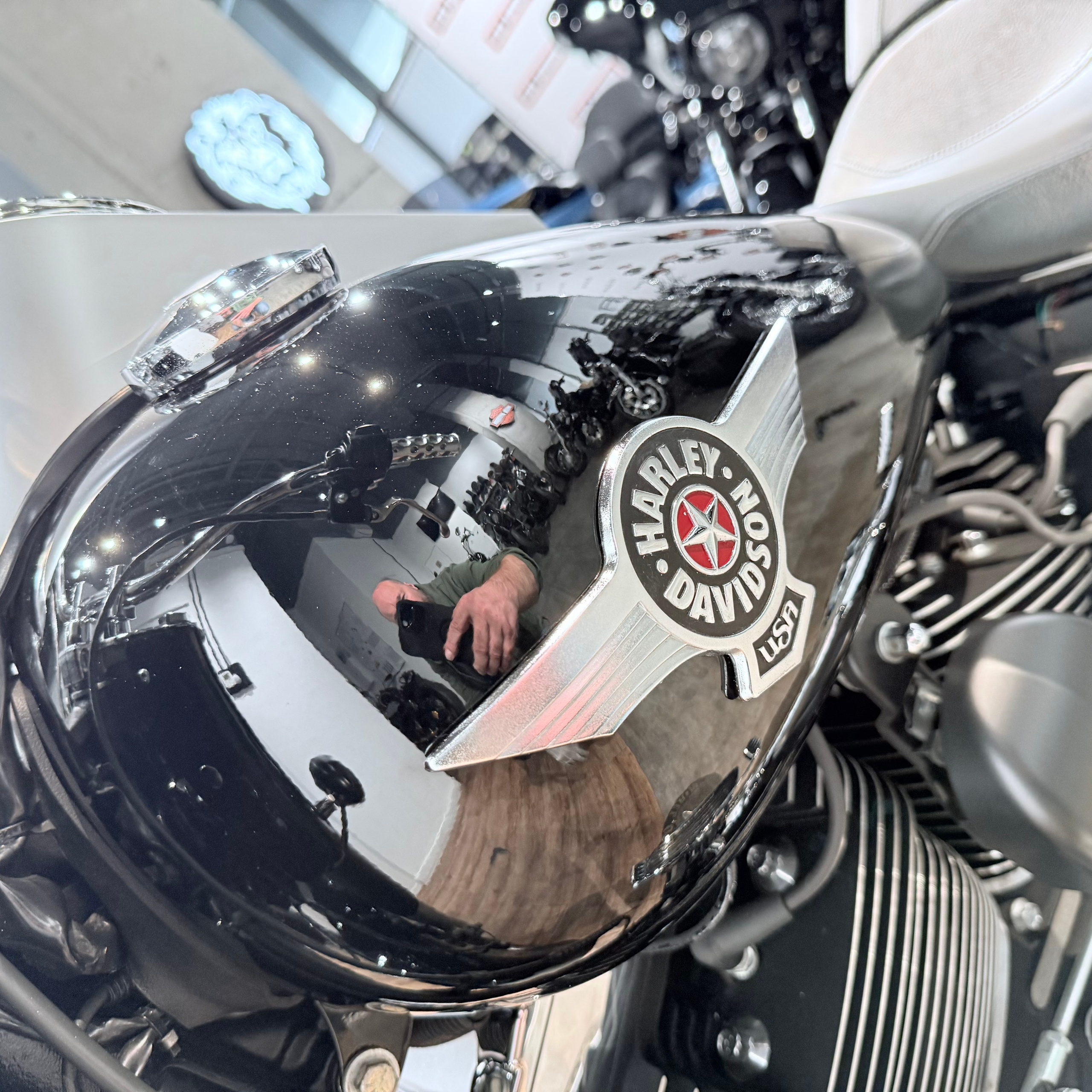 2011 Fat Boy АВS Vivd Вlаck Vanсе & Hinеs. Hello Davidson, Москва. Только хорошие мотоциклы…