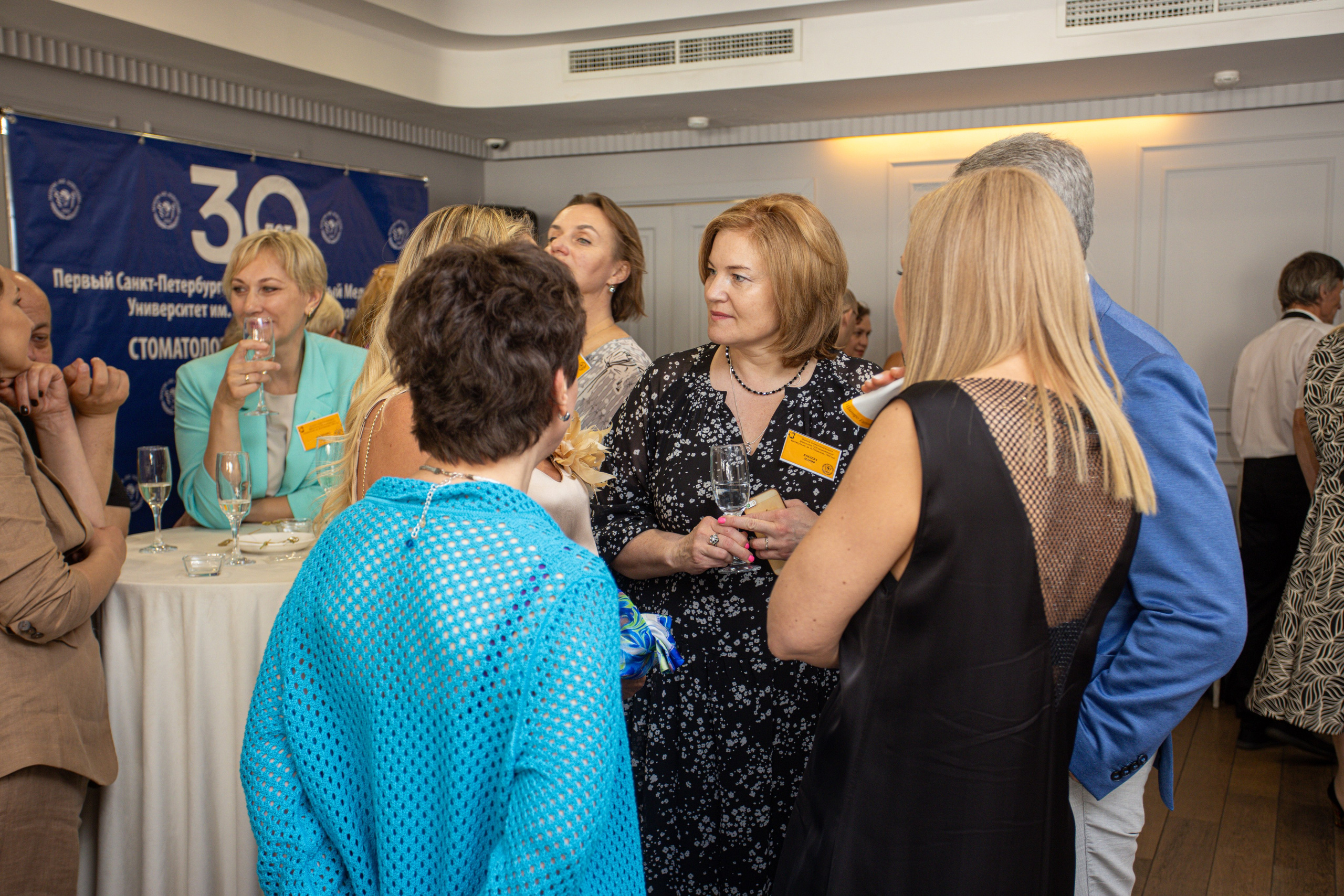 Встреча выпускников. Стоматологи СПб. Семейный фотограф в Вышнем Волочке — Ульяна Иванова | Фотосессии для всей семьи