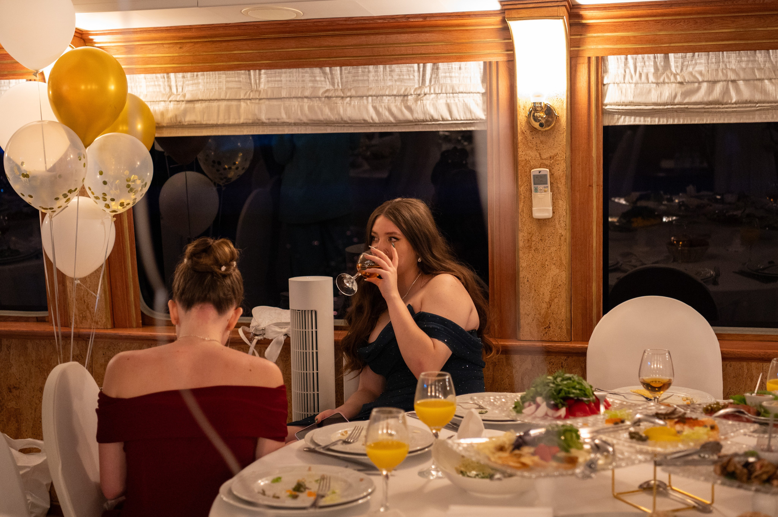 Выпускной вечер 11 класс на теплоходе. Детский и семейный фотограф г. Москва Оксана Катаджи