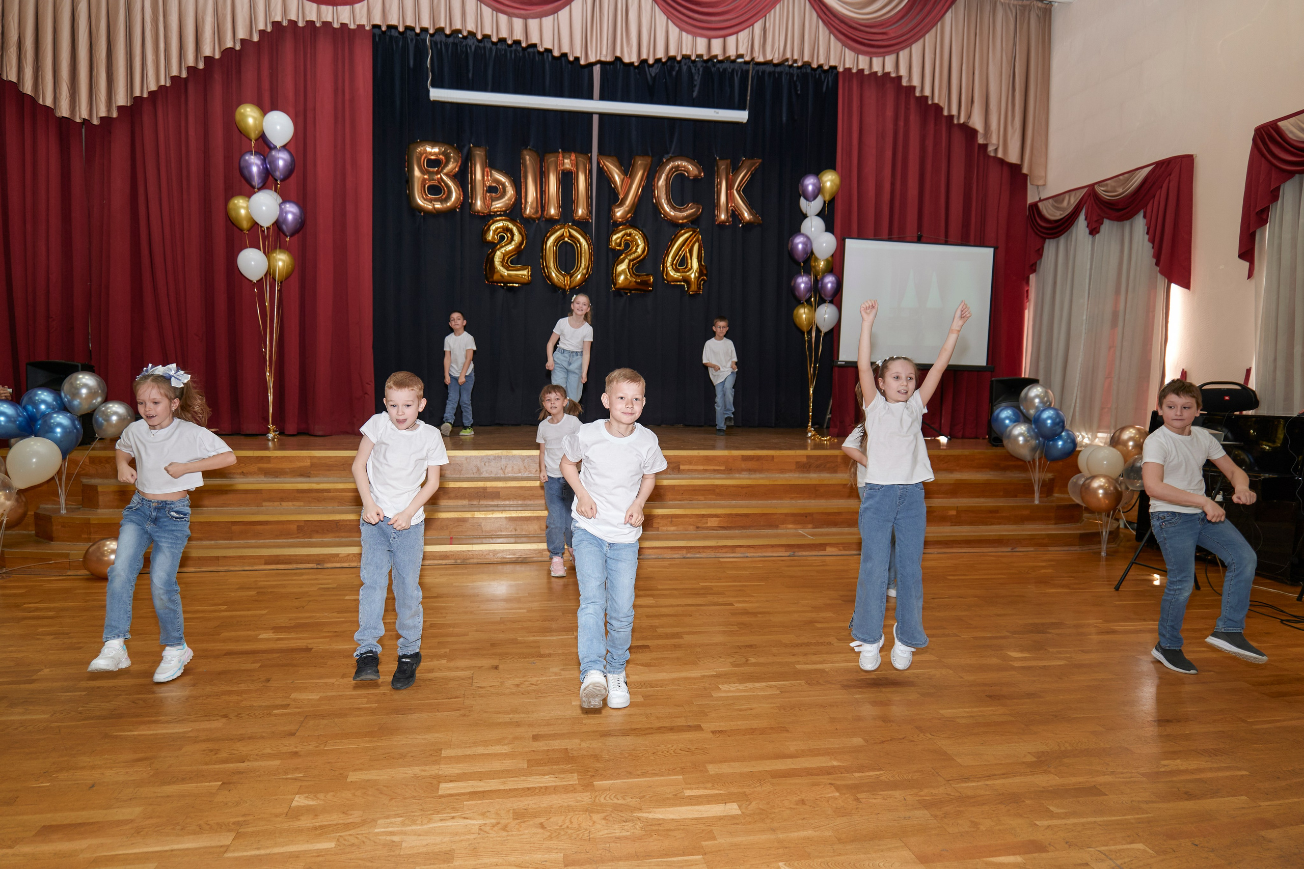 Последний звонок школа 1413. Детский и семейный фотограф г. Москва Оксана Катаджи