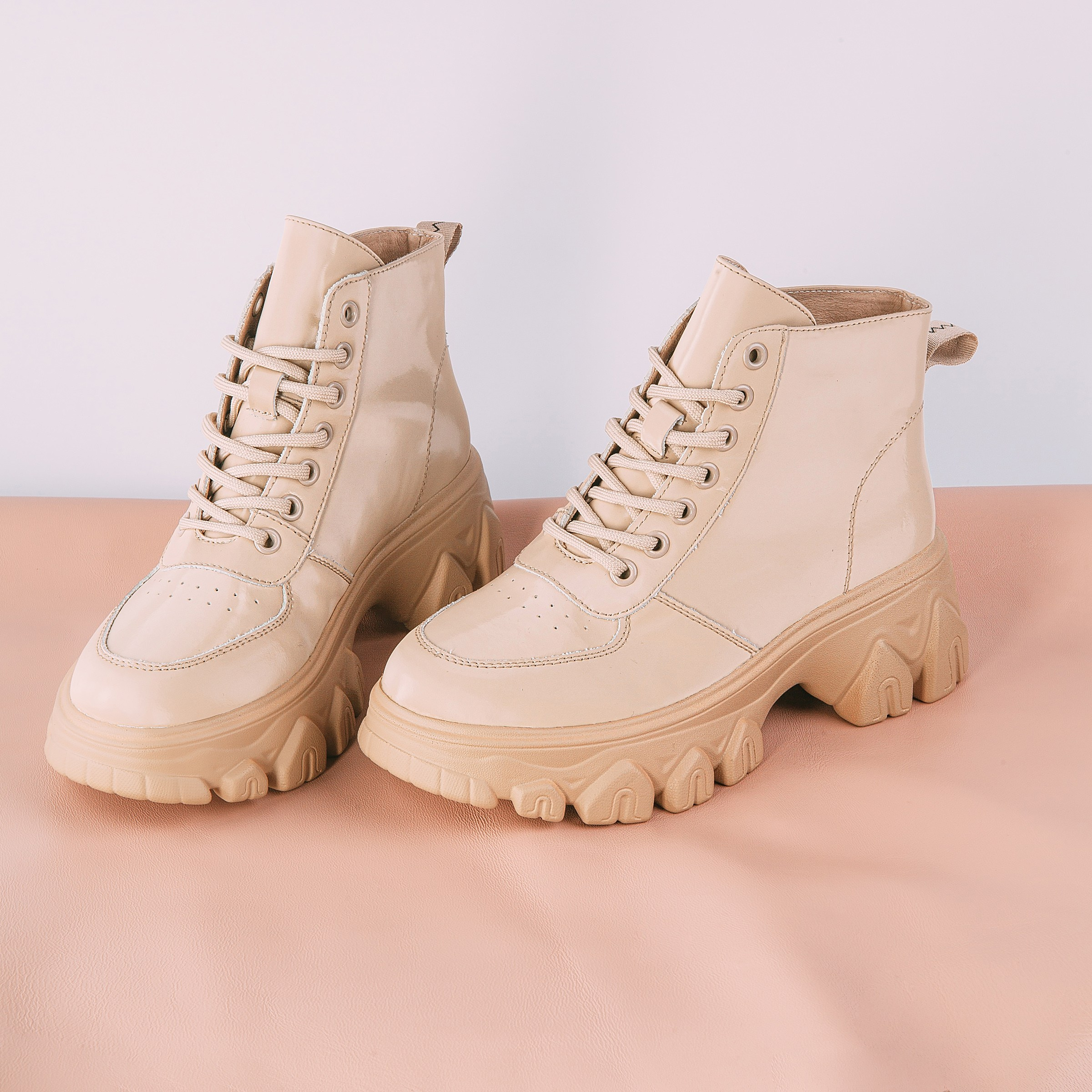 Обувь-модели. Съемка в фотостудии для маркетплейсов. Топ-фотограф