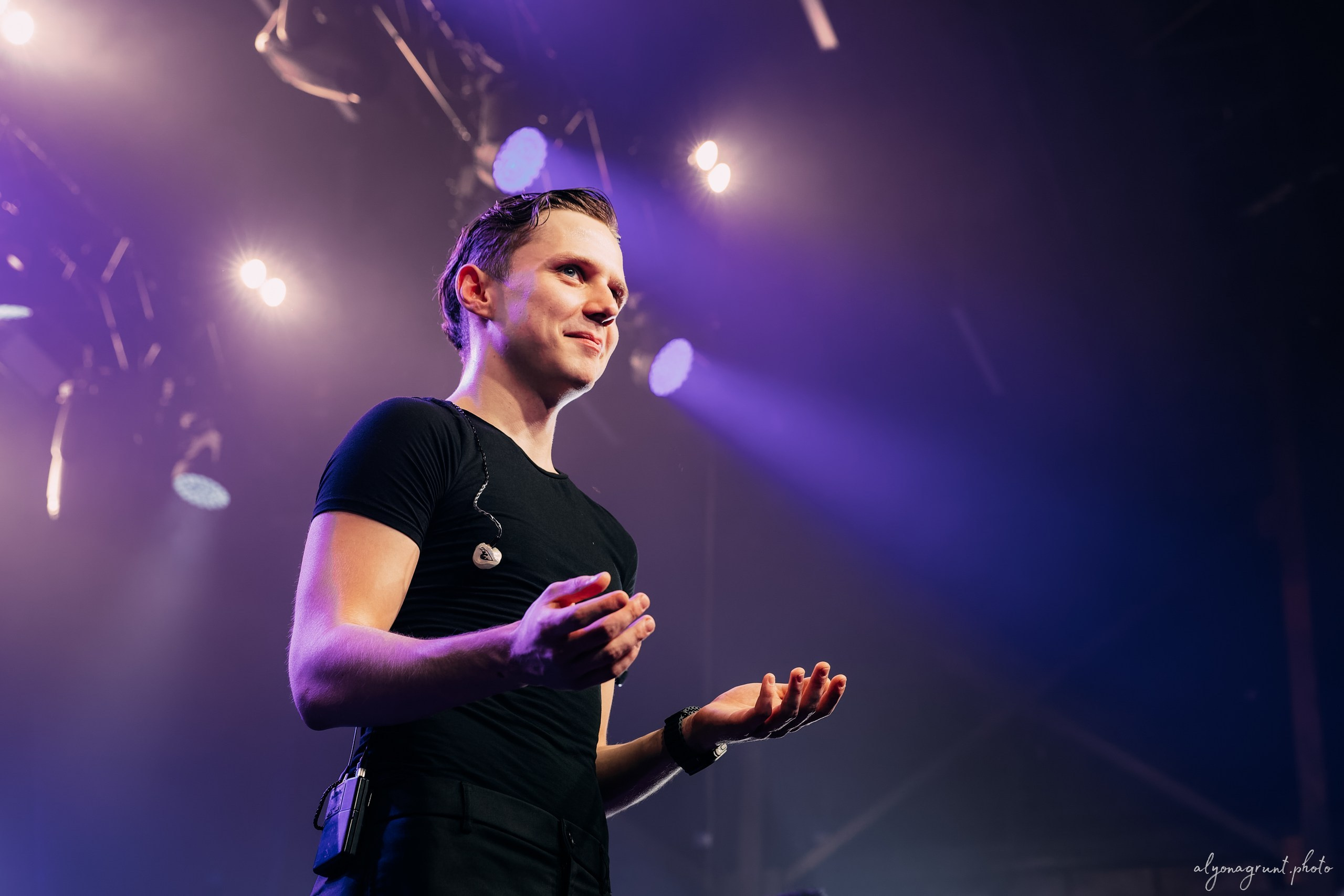 Ваня Дмитриенко, фоторепортаж СПб, A2, 23.10.2025. Алена Адрианова: фотограф в Санкт-Петербурге