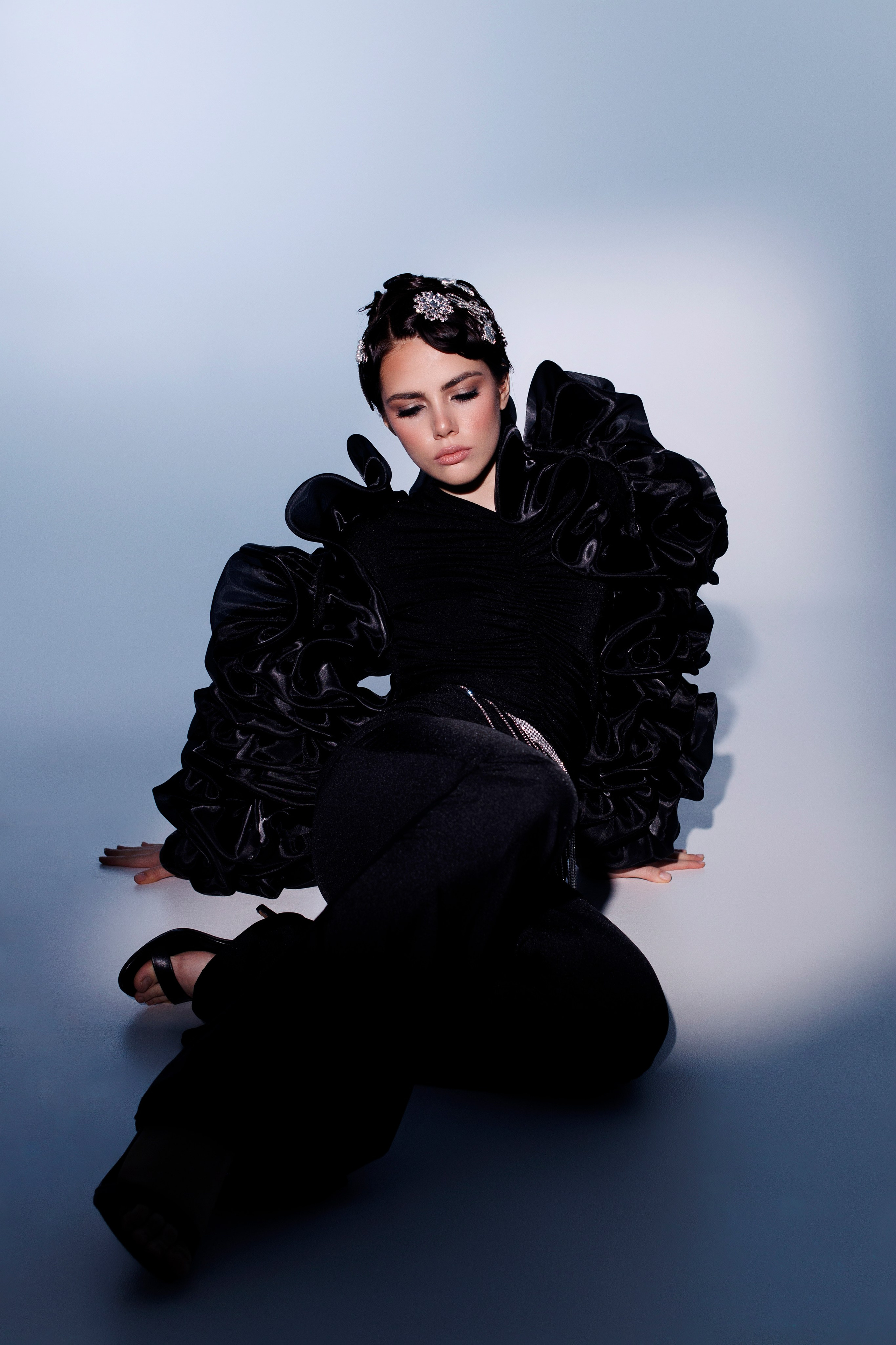 Фотосессия в студии. Я — фотограф, который помогает запечатлеть самые важные моменты вашей жизни!