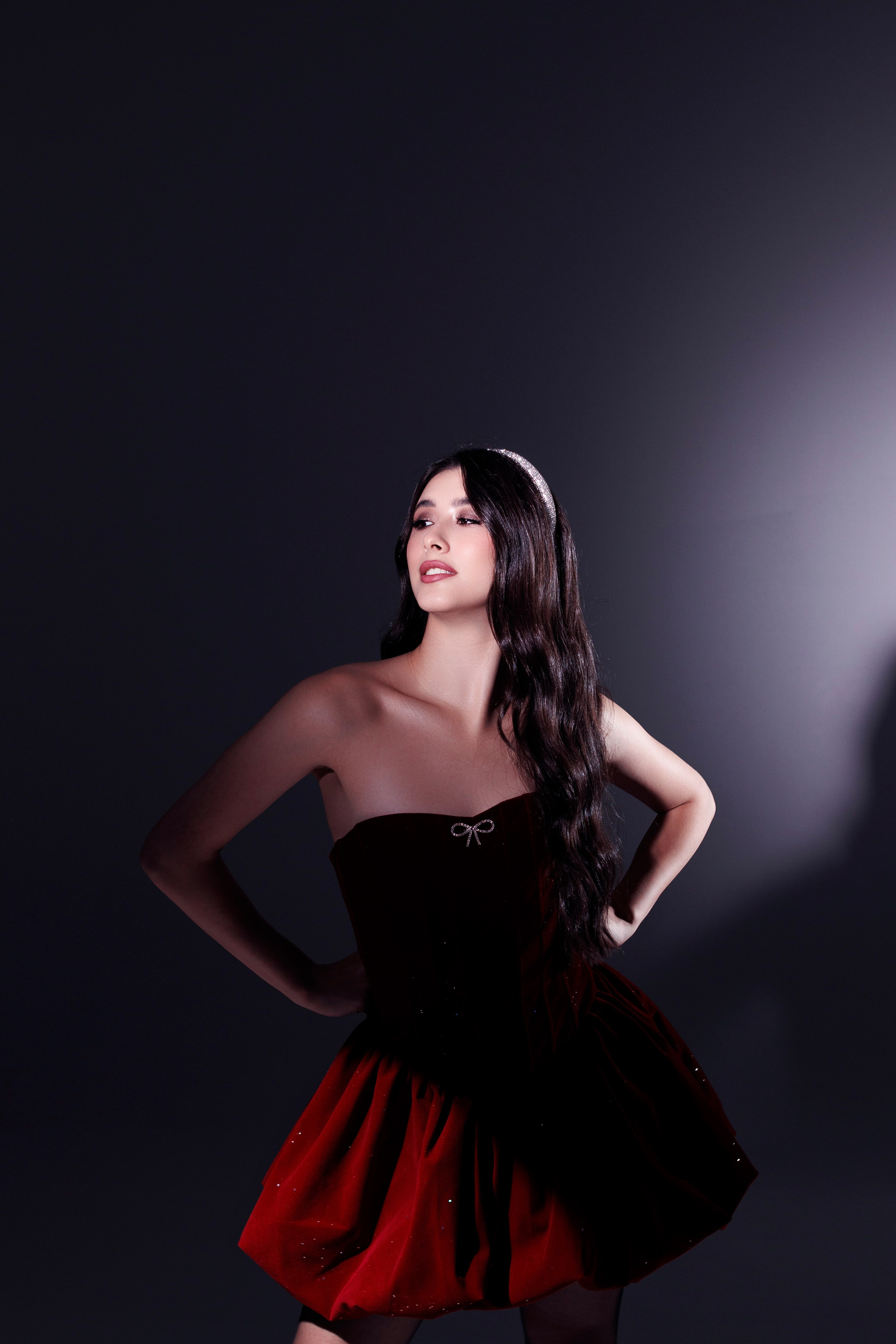 Фотосессия в студии. Я — фотограф, который помогает запечатлеть самые важные моменты вашей жизни!