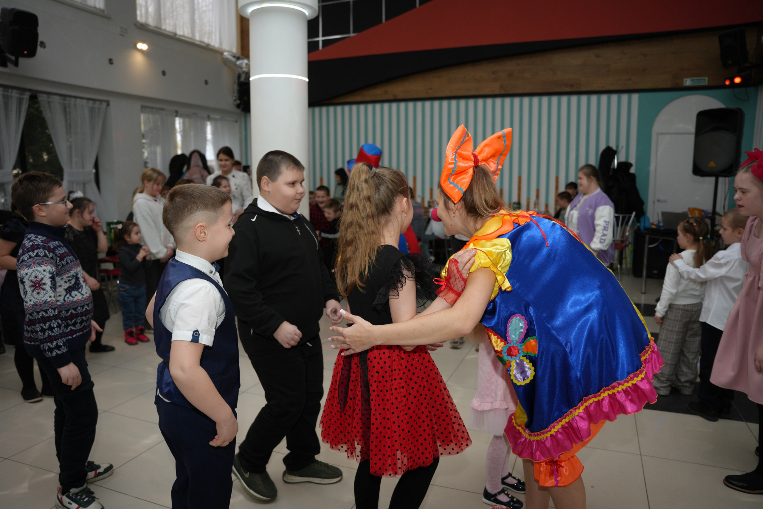 Социально —благотворительная акция «Ты в этом мире не один», посвященная Международному дню инвалидов. ВЫПУСКНЫЕ АЛЬБОМЫ, Школьный фотограф, семейный и свадебный в Саратове и области Ольга Плаксина