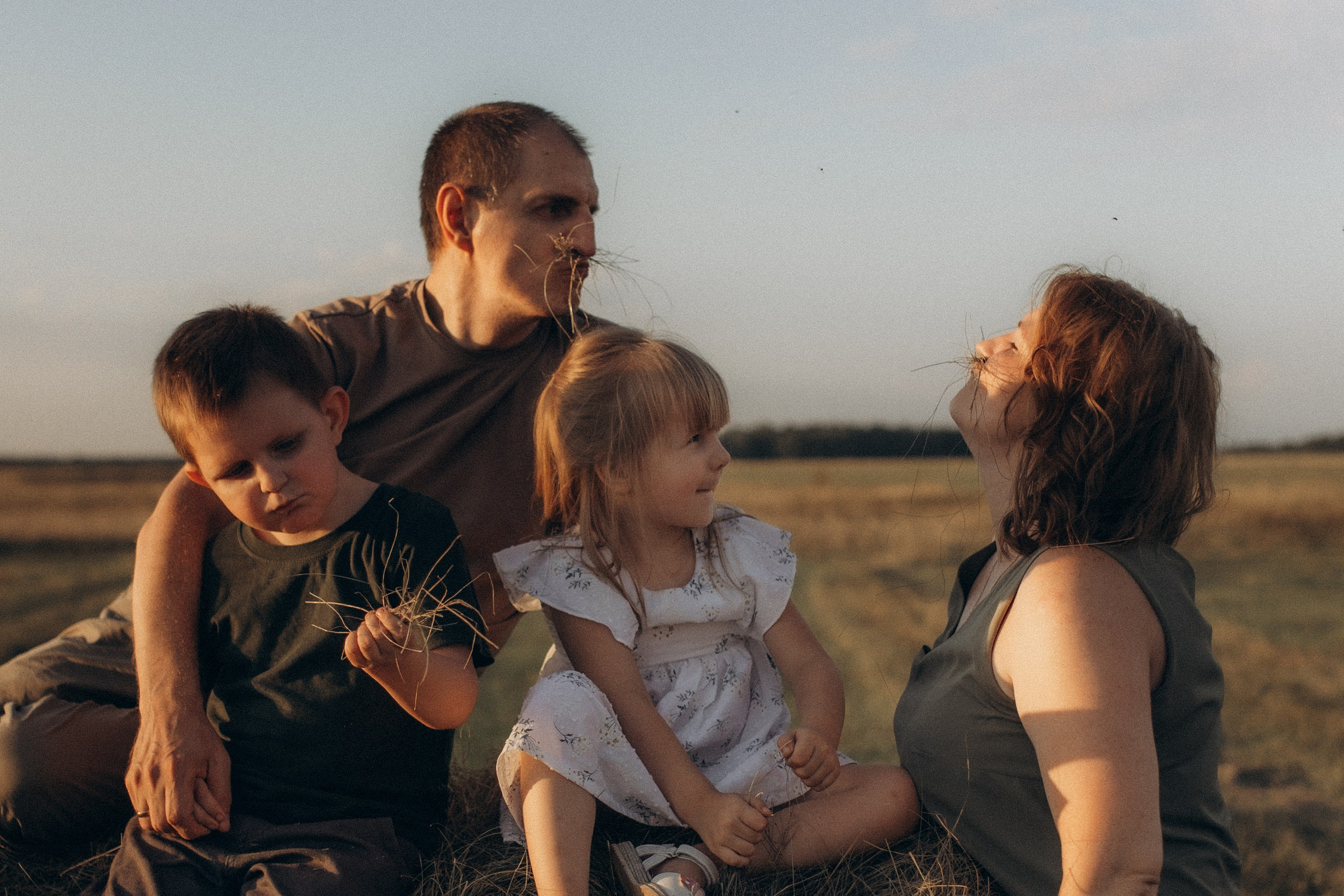 Летняя история в поле. Семейный фотограф lifestyle в Новосибирске Елена Шпилевая