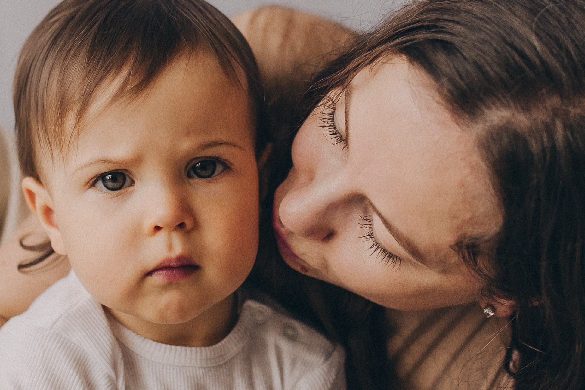 Séance famille à domicile. Photographe des familles et enfants à Nantes et alentours