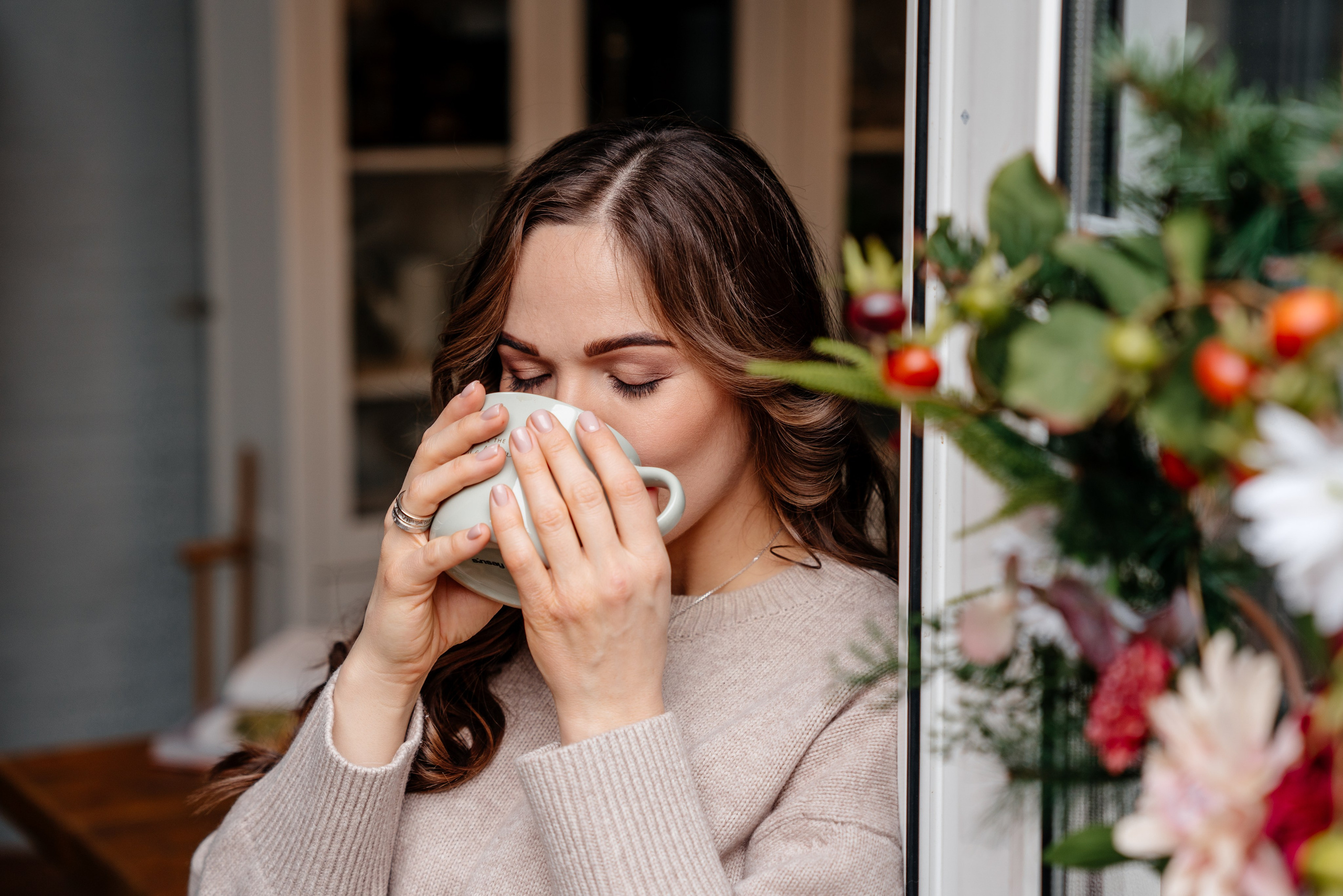 Зимняя съемка мамы и взрослой дочери. Дом Власенко. Свадебный и семейный фотограф Надежда Соловьева