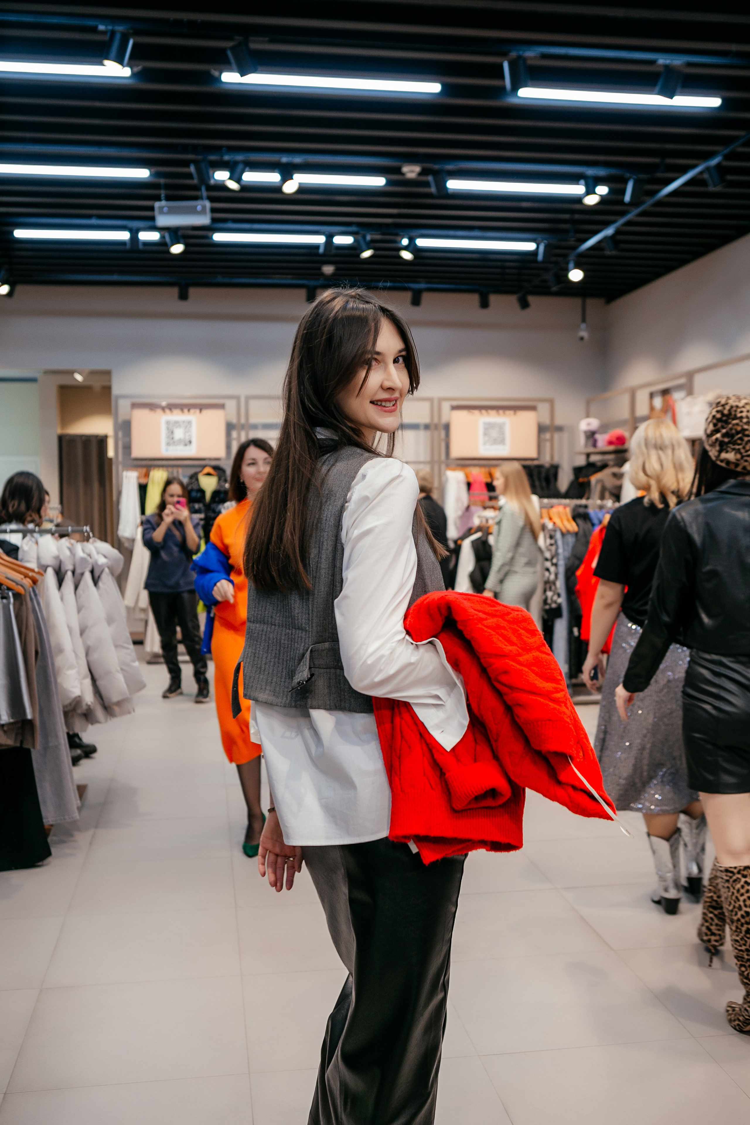 Открытие магазина SAVAGE. Контент фотограф, съемка для маркетплейсов, фуд съемка и репортажи в Новосибирске Ралия Галеева