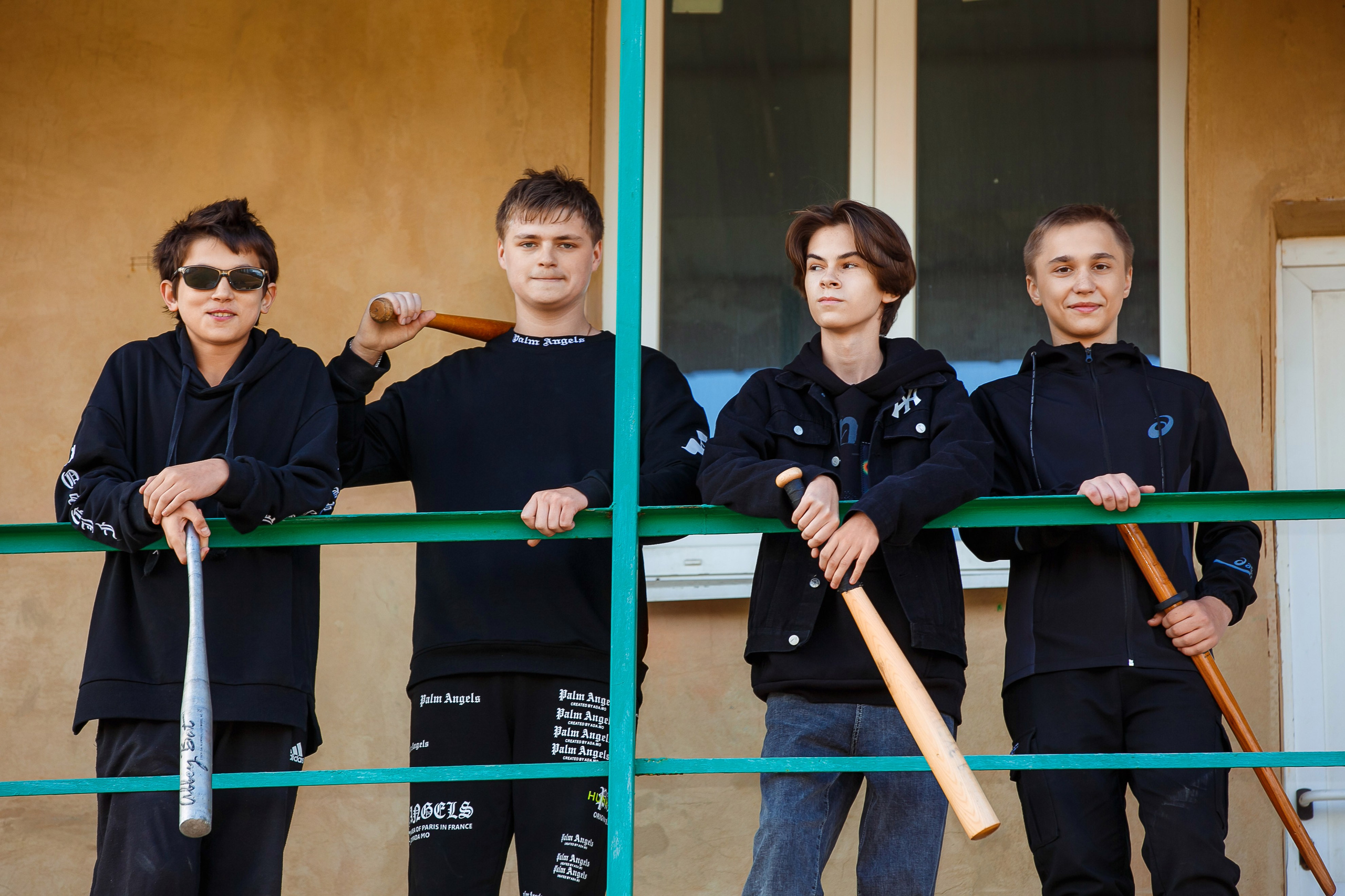 ЛЮДИ В ЧЕРНОМ. Выпускные альбомы в Донецке и ДНР. Фотограф Донецк и ДНР