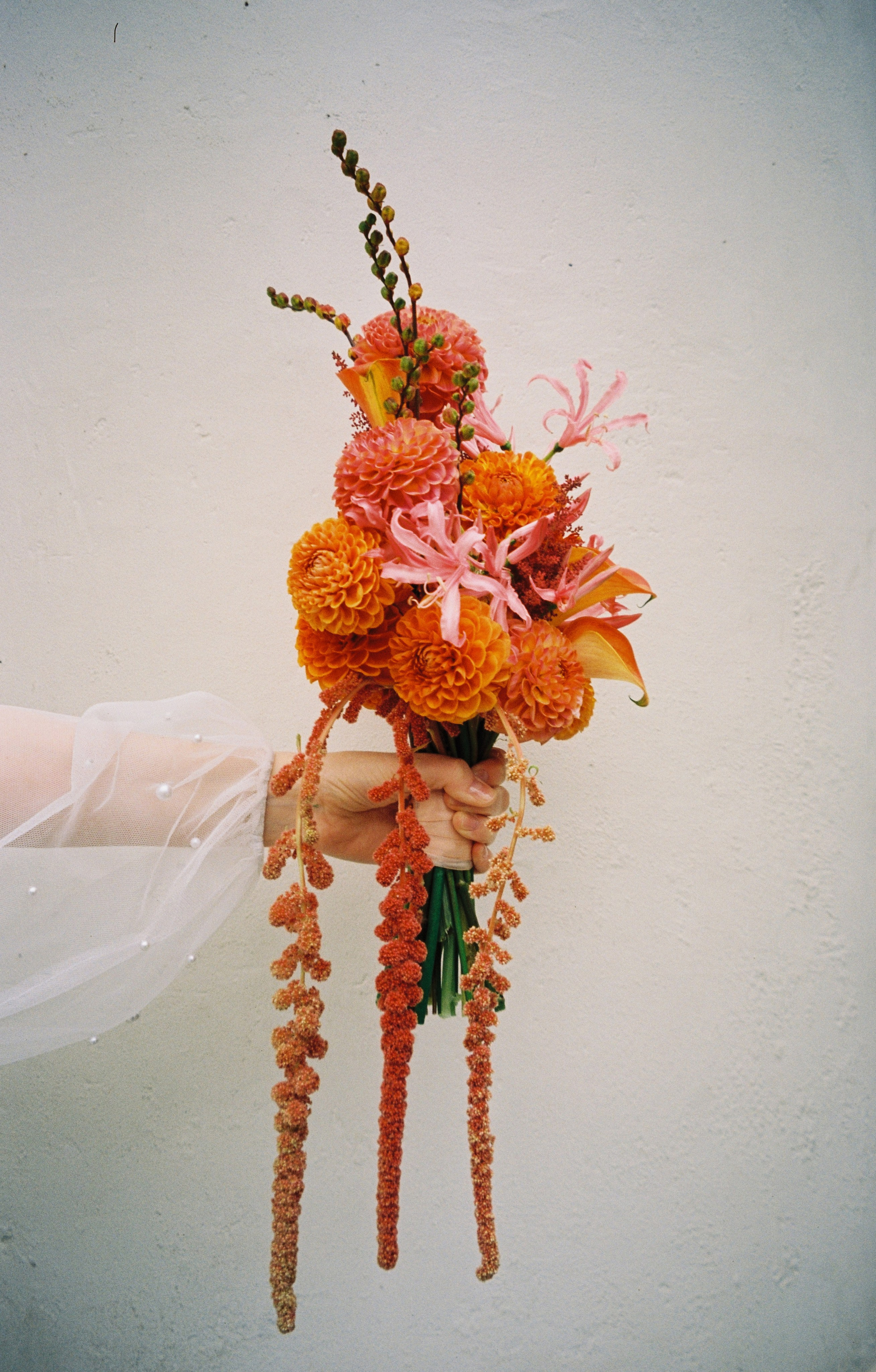 Камерная свадьба в Переделкино. Свадебный фотограф в Москве Элина Ларченкова. Фото, которые цепляют