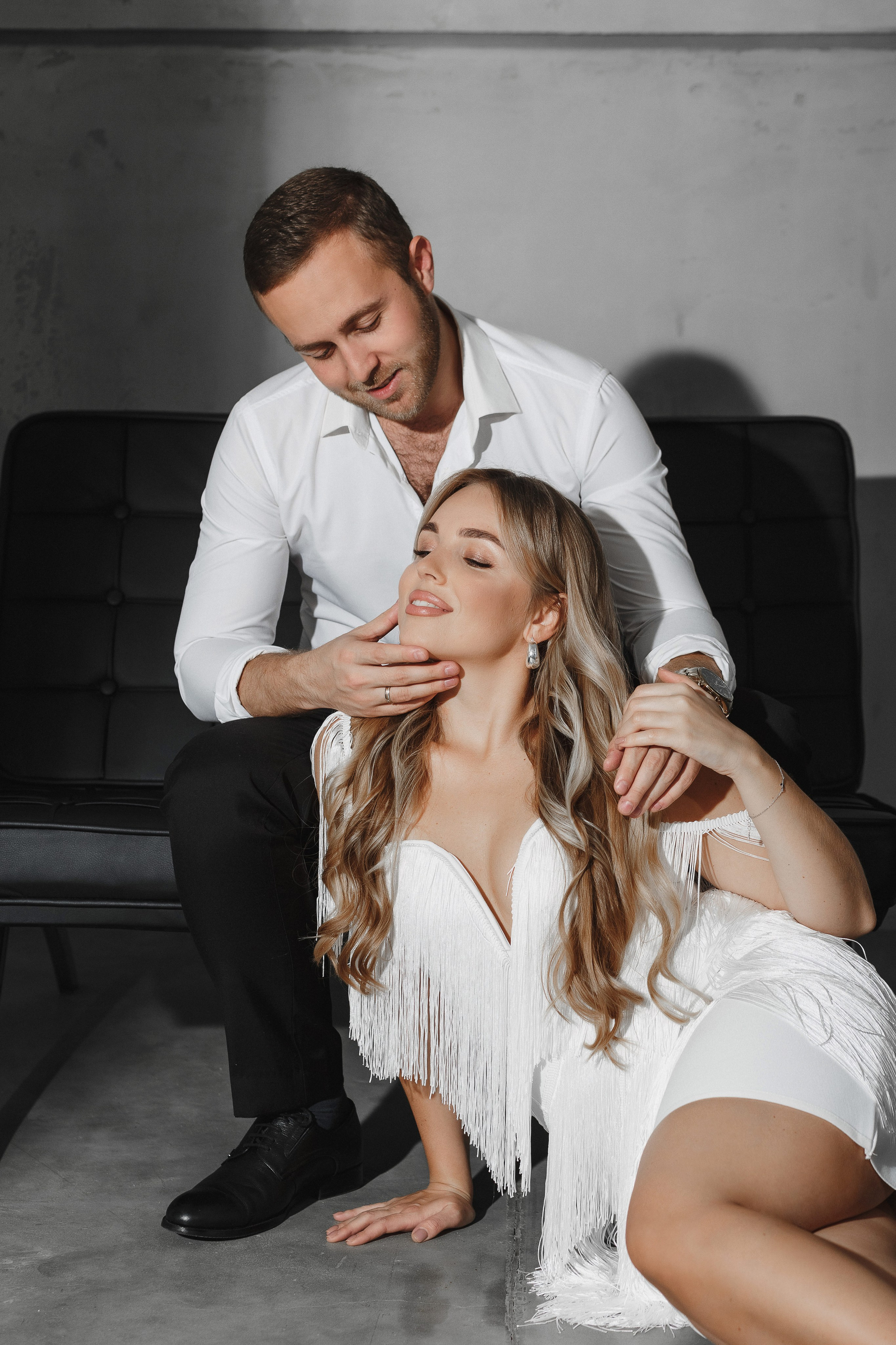 Любовь в объективе: Олег и Настя в фотостудии Таганрога. Свадебный и семейный фотограф в Таганроге Бакарюк Антон