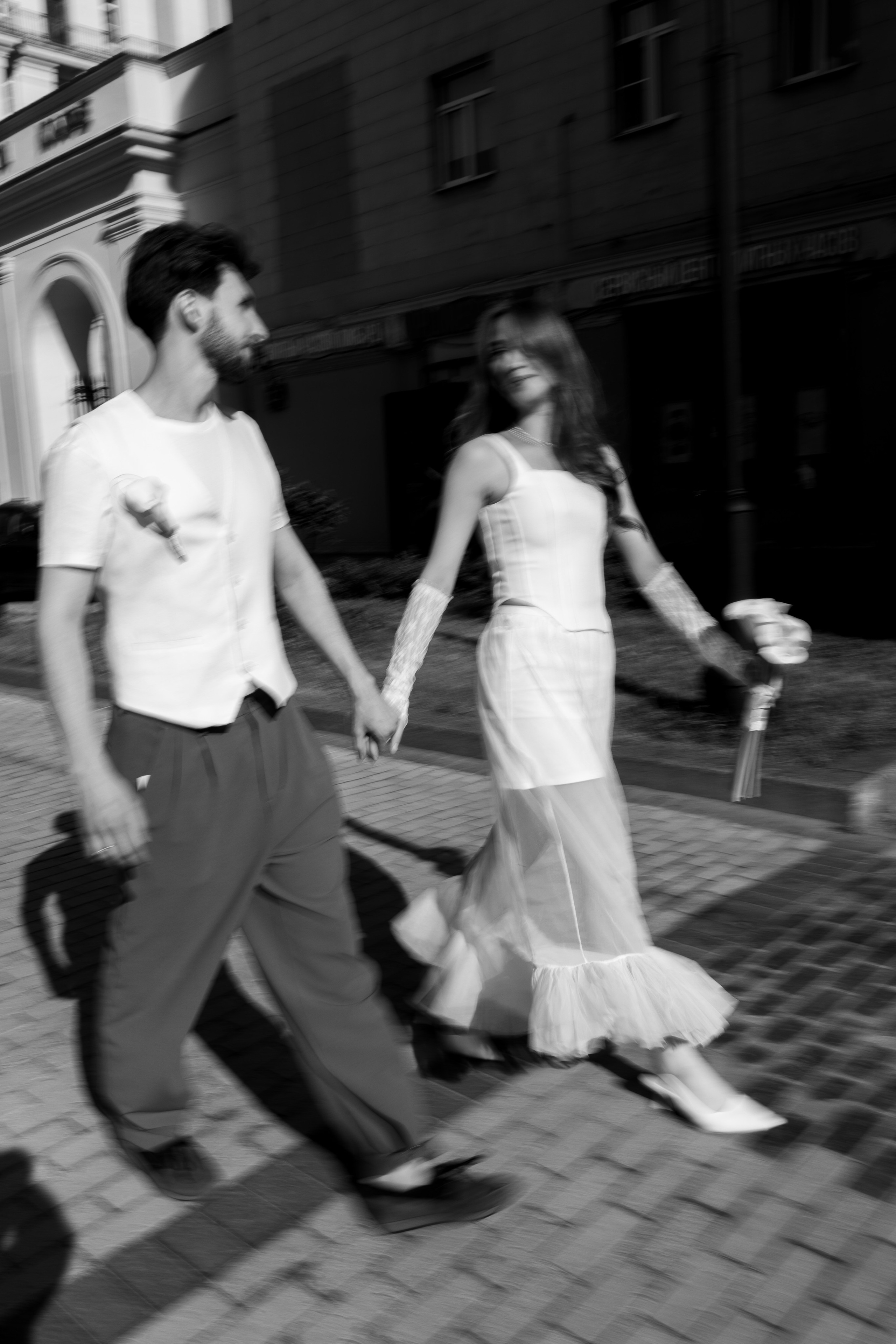 свадебная фотосессия, фотопрогулка, фотосессия для пары, фотограф на свадьбу, фотограф в ЗАГС, свадебный фотограф Москва, фотосессия в городе, фотосессия для влюбленных, фотосессия жениха и невесты, идеи для свадебной фотосессии, фотосессия на Кутузовском проспекте