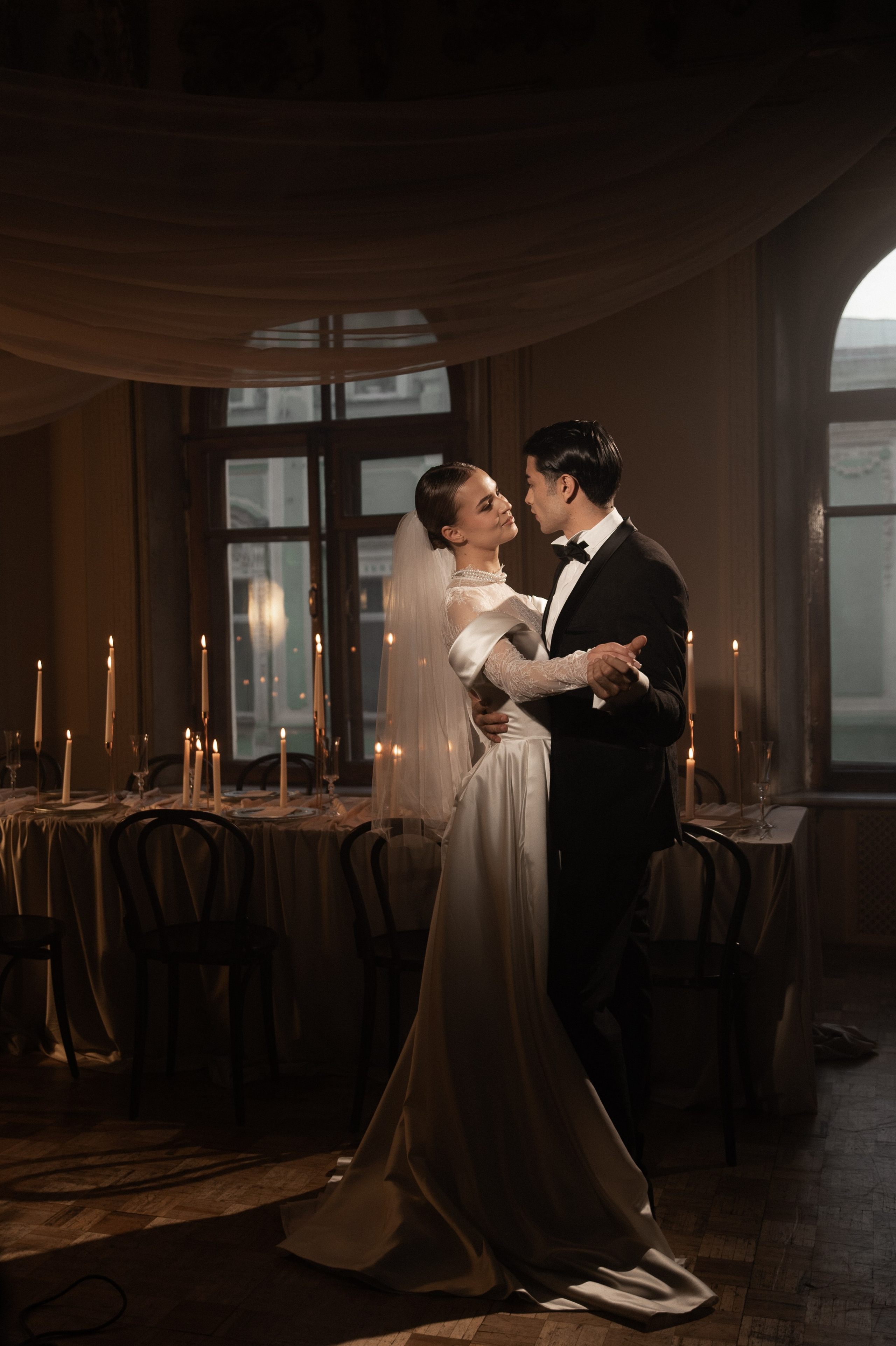 Камерный свадебный ужин при свечах в старинном особняке в фотостудии 21. Kult. Ярослава Ерина — свадебный фотограф в Москве