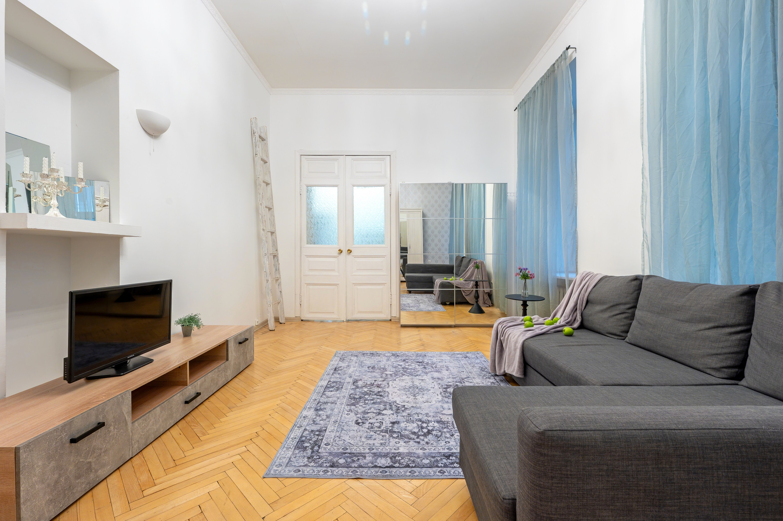 Квартира под аренду Невский 45. Интерьерный фотограф. Фото- видеосъемка недвижимости Санкт-Петербург