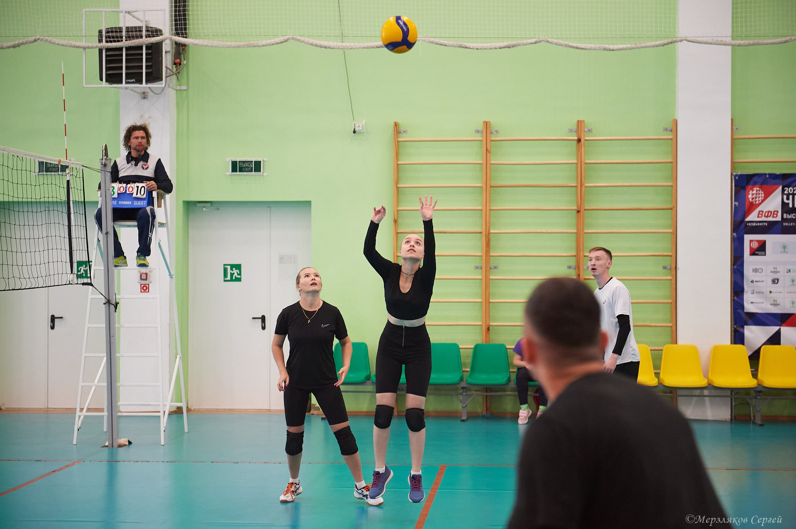 Новогодний волейбольный турнир. Ижевск. 16.12.23. Спортивный репортажный фотограф в Ижевске Сергей Мерзляков