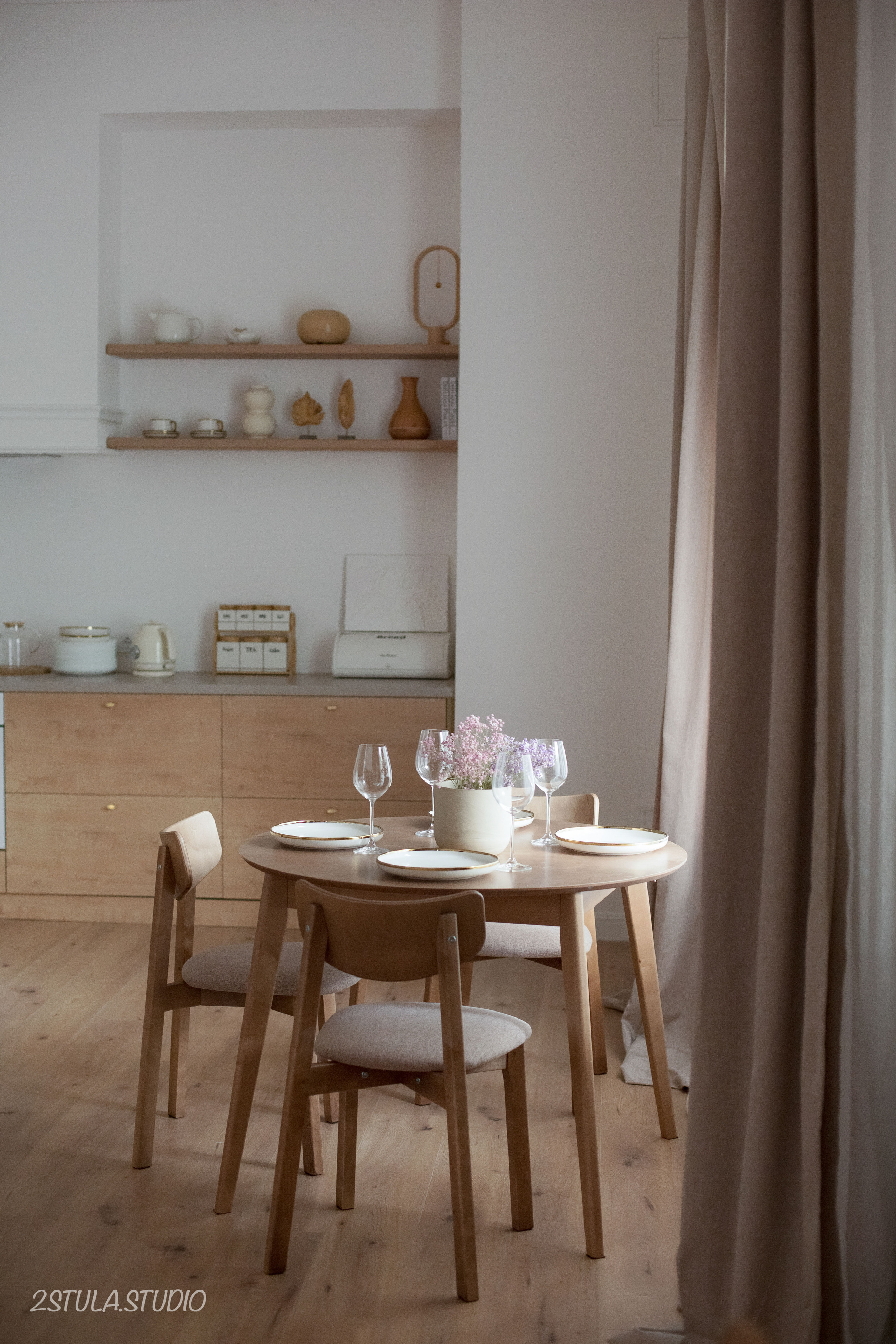 Кухня зал на Радостовца 72/1. Фотостудия Алматы — 2 Stula.Studio | Аренда залов