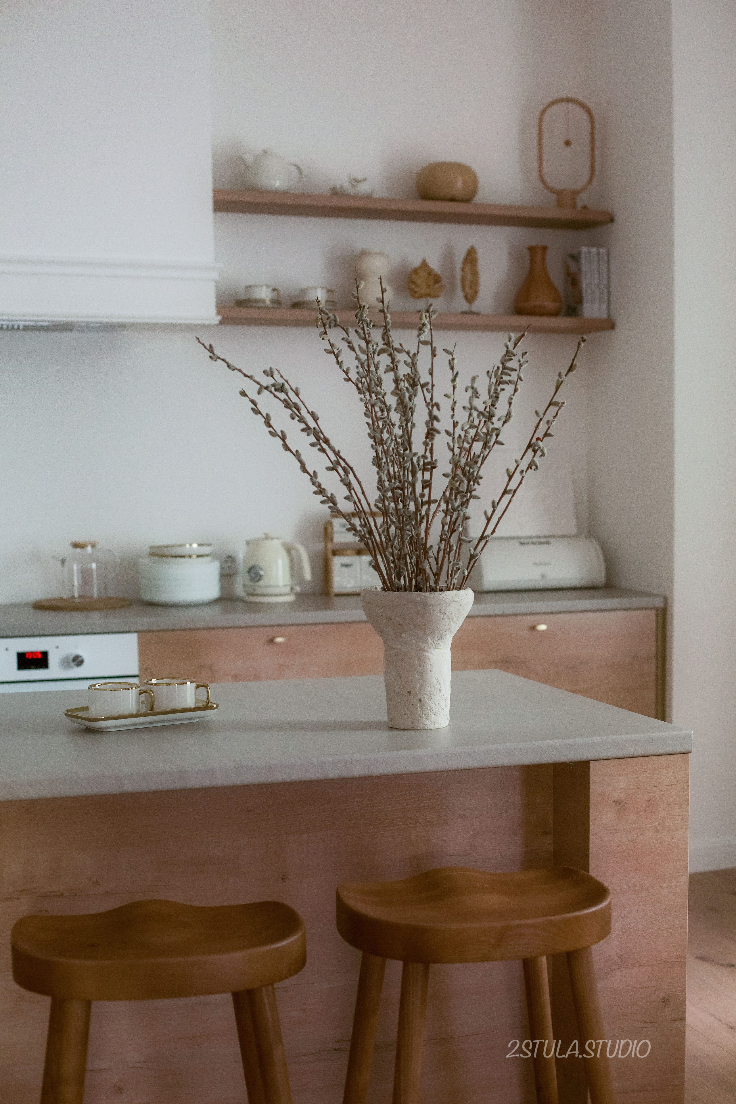 Кухня зал на Радостовца 72/1. Фотостудия Алматы — 2 Stula.Studio | Аренда залов