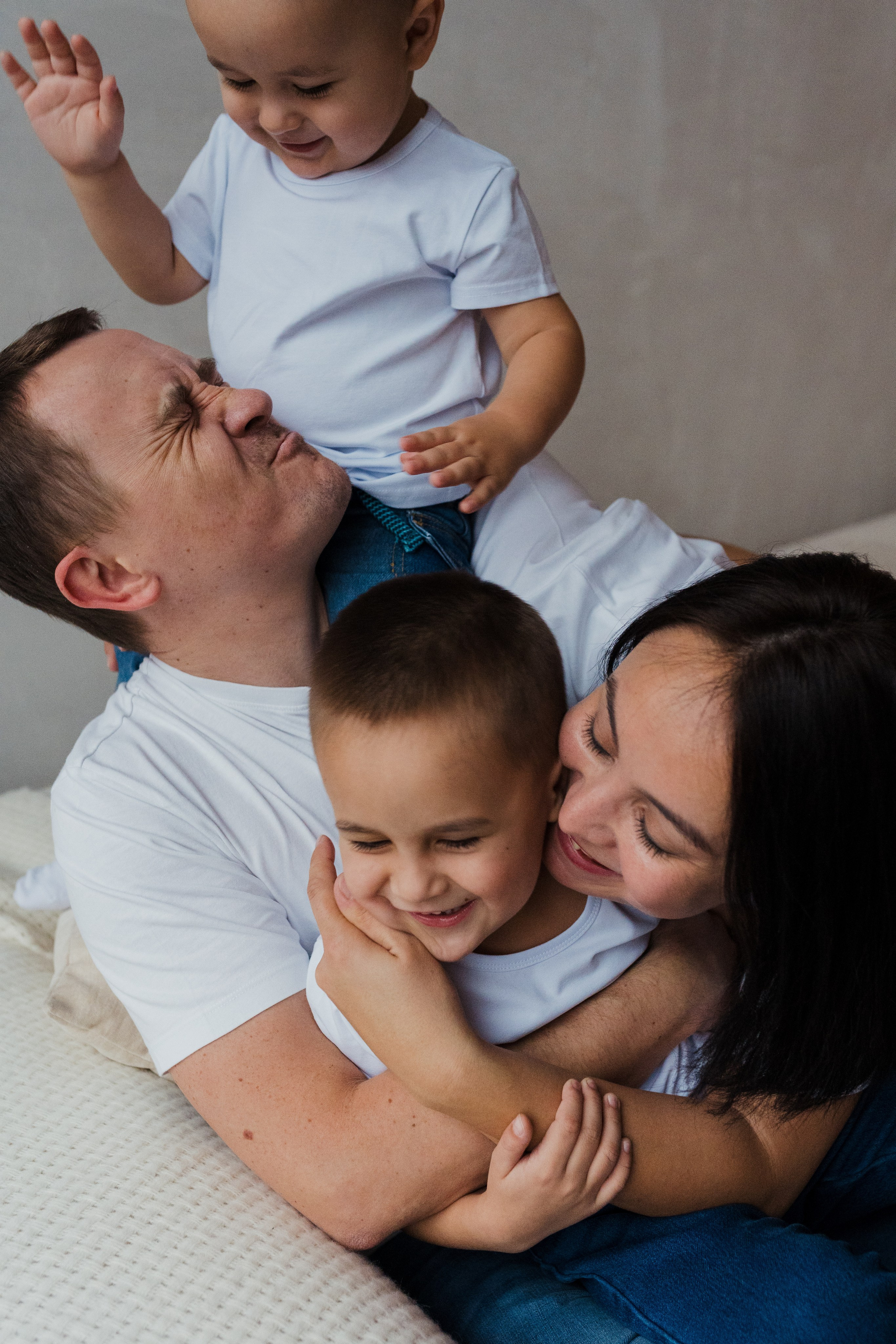 Семейная фотосессия в студии в Москве, семейный фотограф Анна Полушина. Свадебный фотограф в Москве Анна Полушина