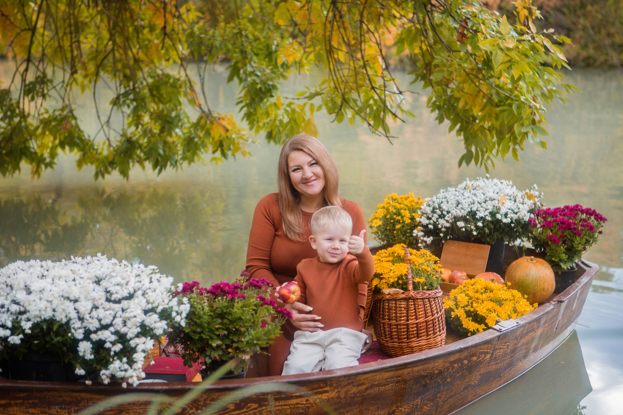 Лодка хризантем (осень). Свадебный семейный и детский фотограф в Краснодаре Карина Федоровская
