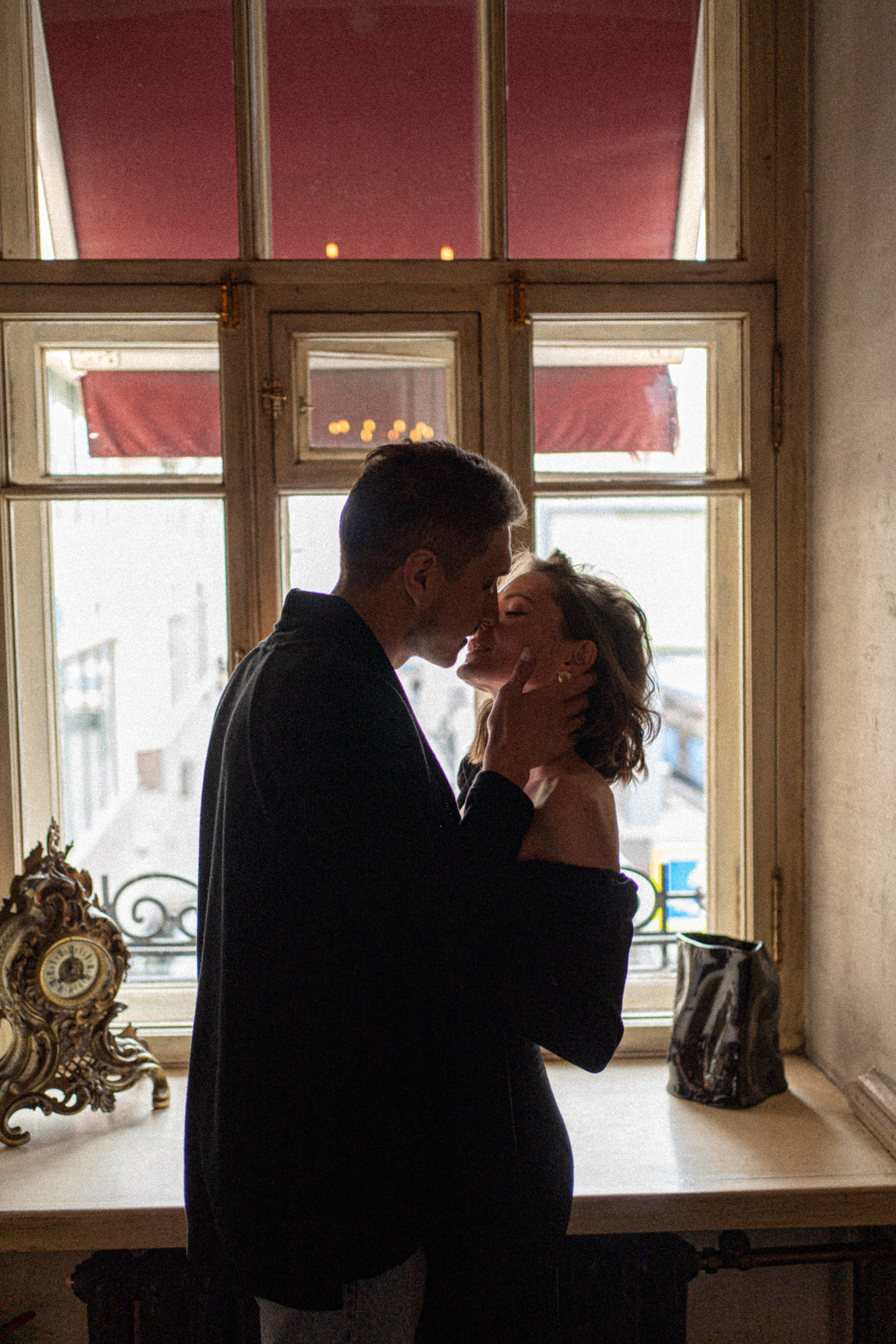 Парижская мелодия II. Главная