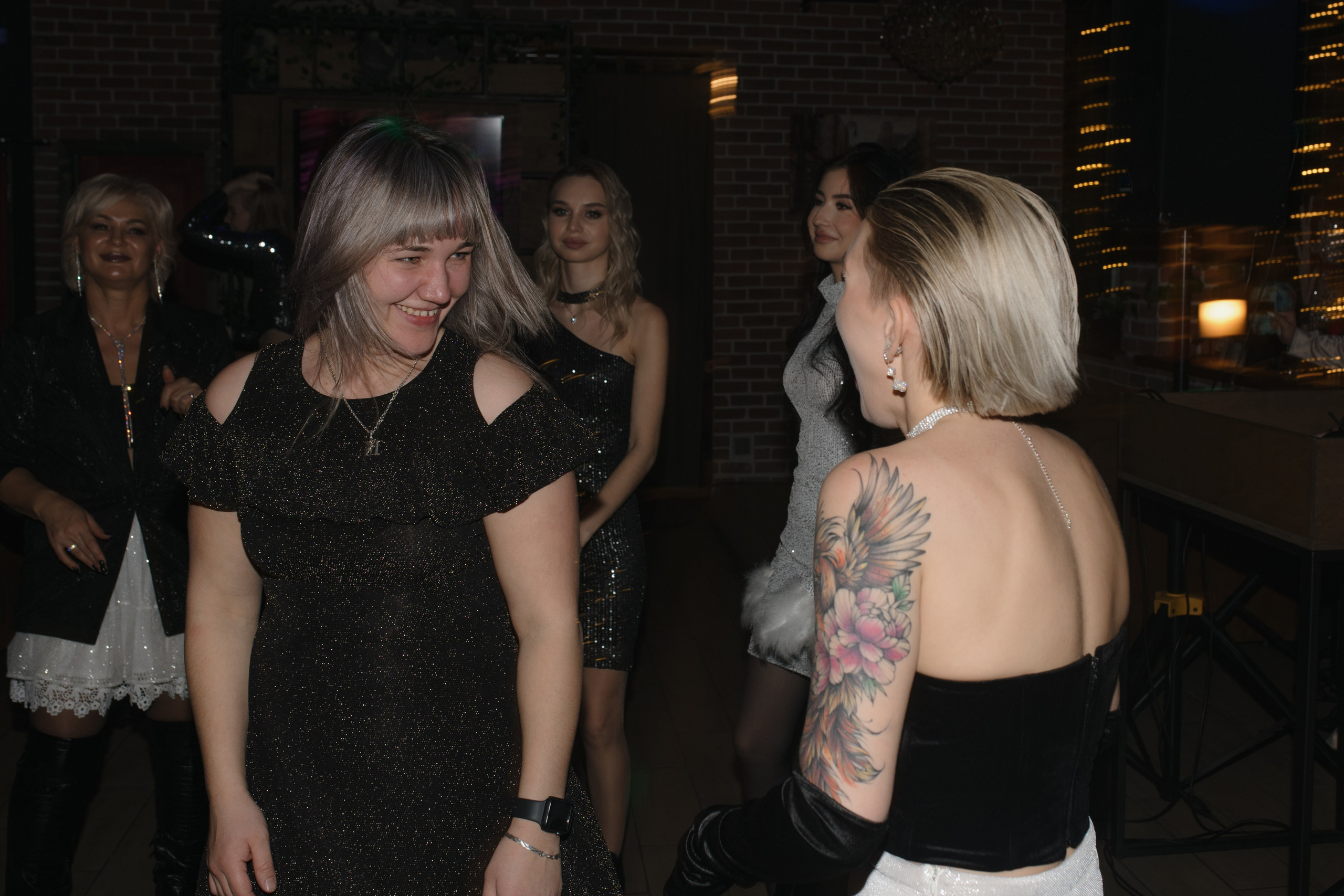 День рождения Томы — Let`s Talk Bar. Свадебный фотограф Екатеринбург/Челябинск — Любовь Волохова