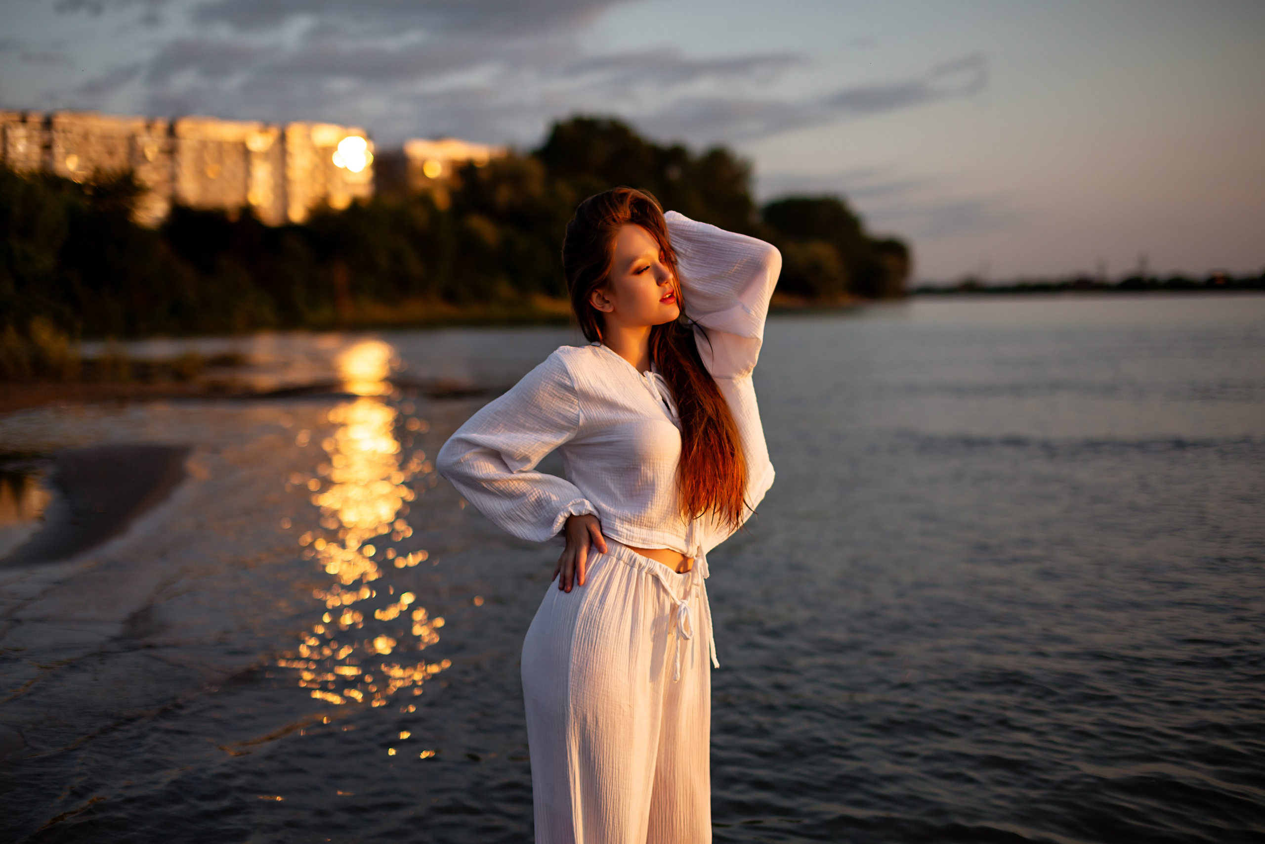 У воды. Https://malovafoto.ru