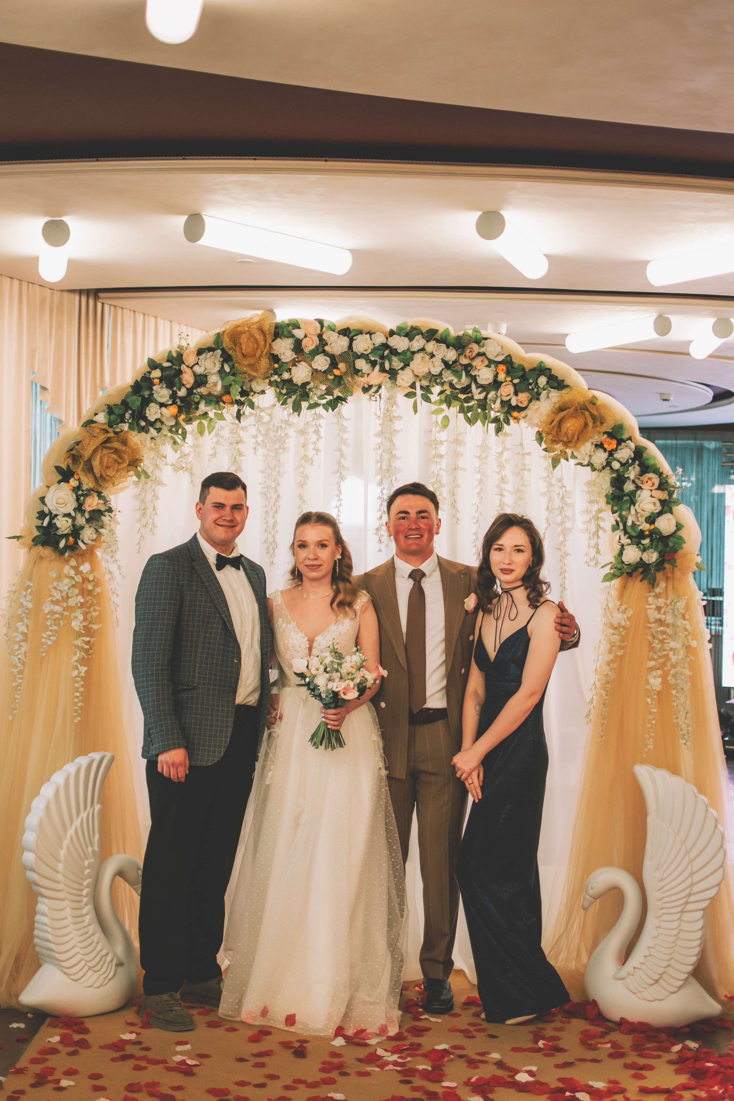 Альберт и Анастасия (Студийная фотосессия, роспись в ДК Нефтяник + фотосессия с гостями). Семейный и свадебный фотограф Губкинский и Ставрополь