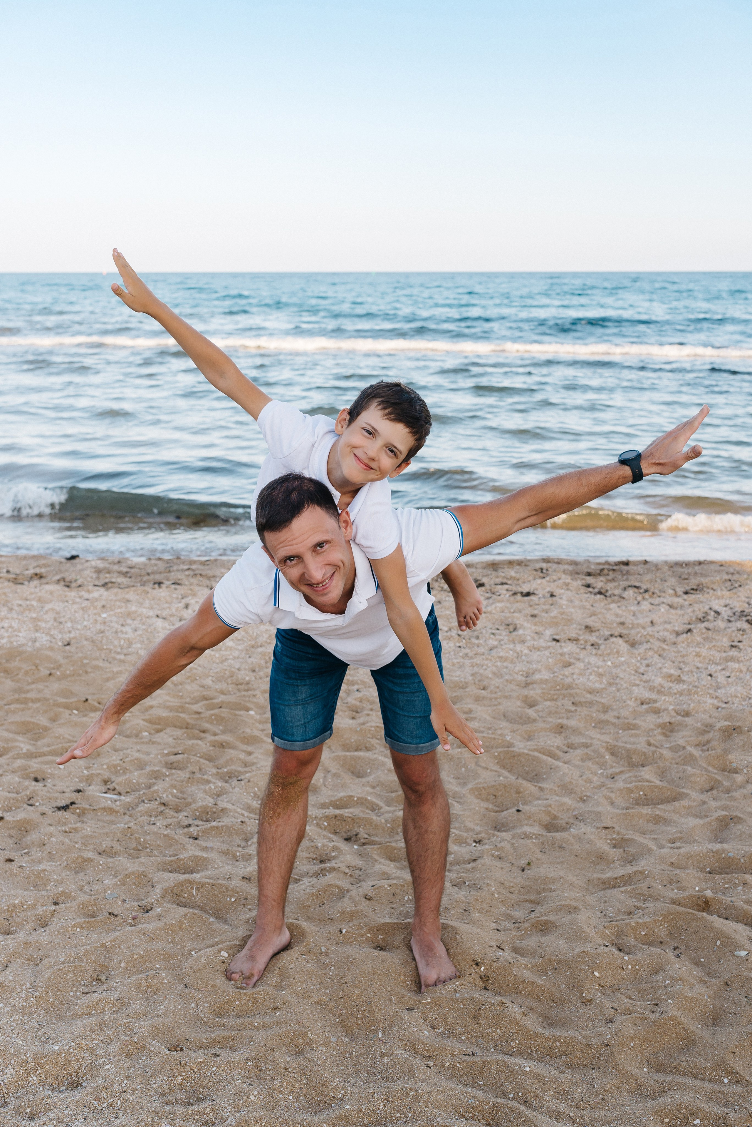 СЕМЕЙНАЯ ФОТОСЕССИЯ НА БЕРЕГУ МОРЯ В ФЕОДОСИИ