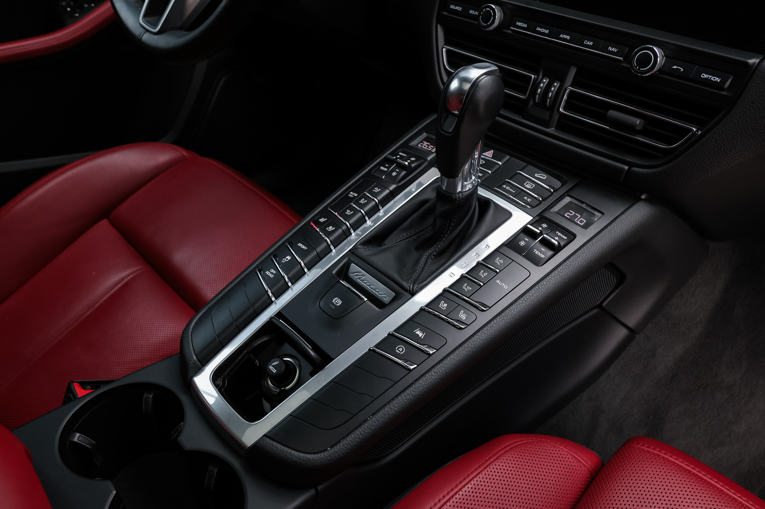 2021 PORSCHE MACAN S. Mixturecaptures