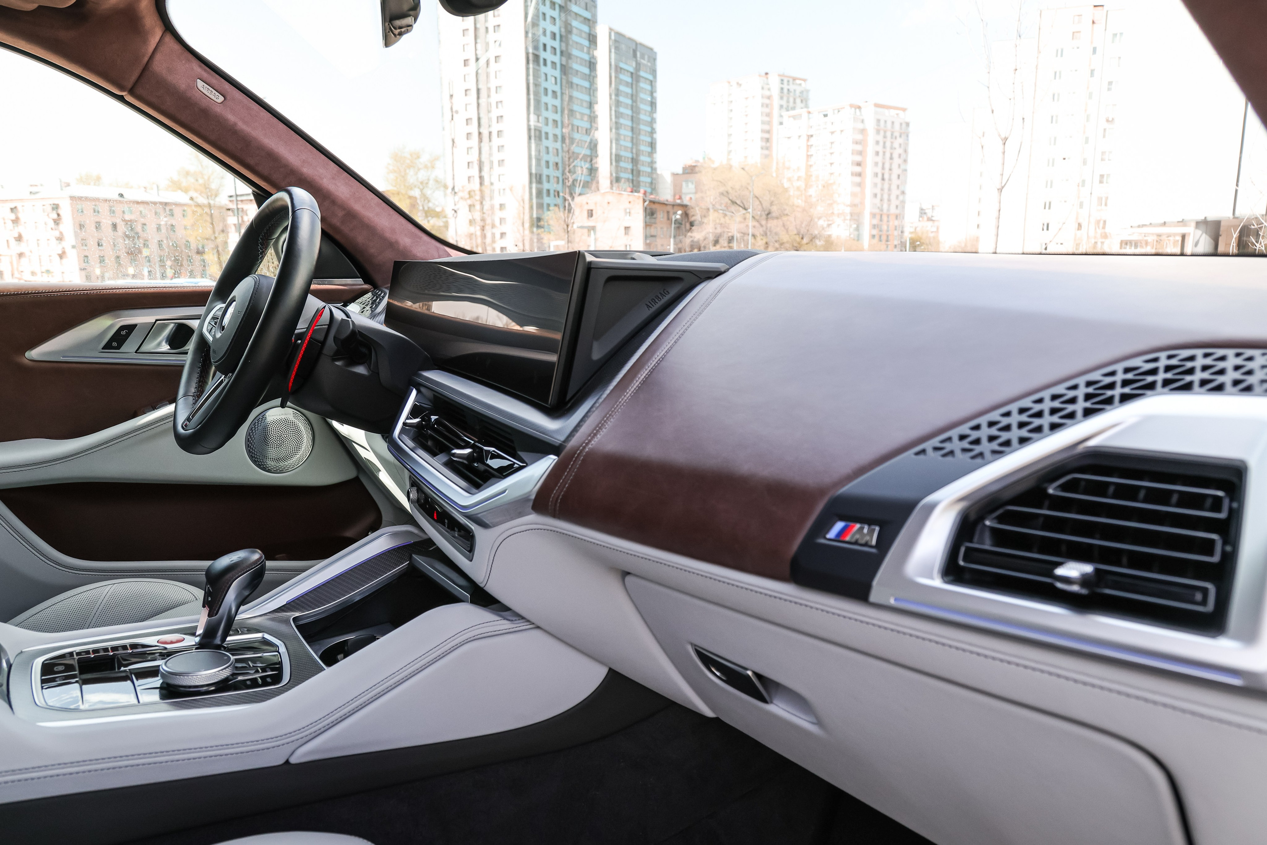 2024 BMW XM. Mixturecaptures