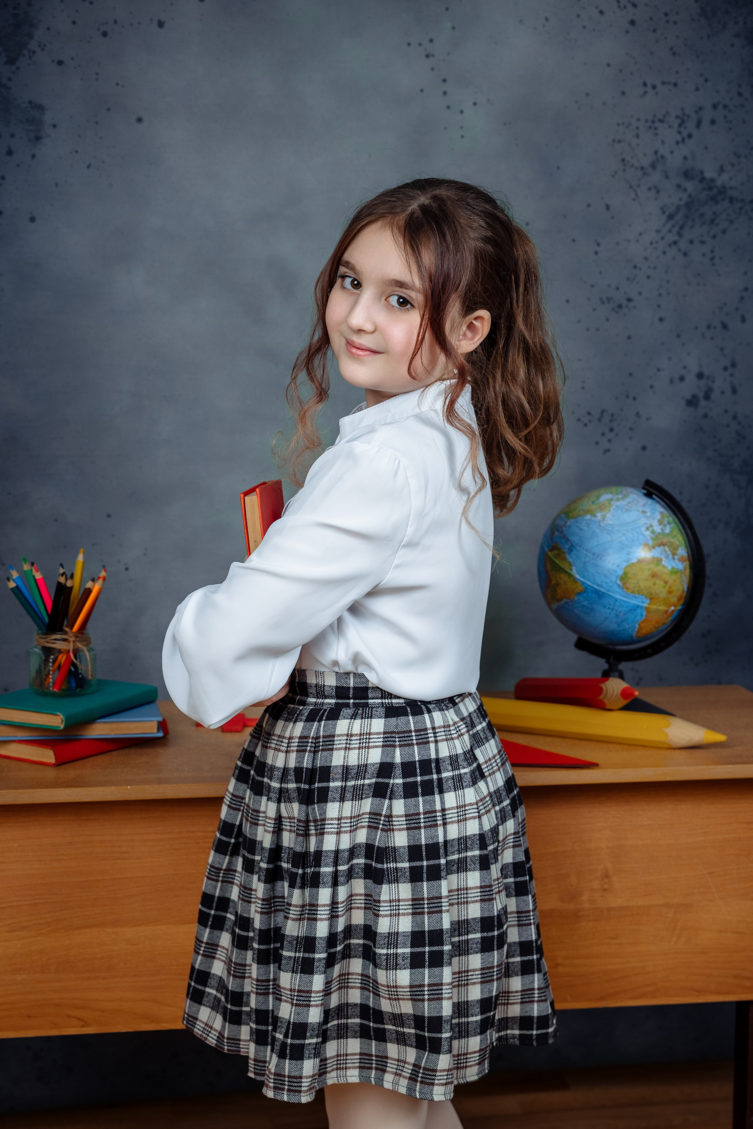 Начальные классы. Выпускные школьные фото­альбомы для школ и детских садов в Волгограде и Волжском