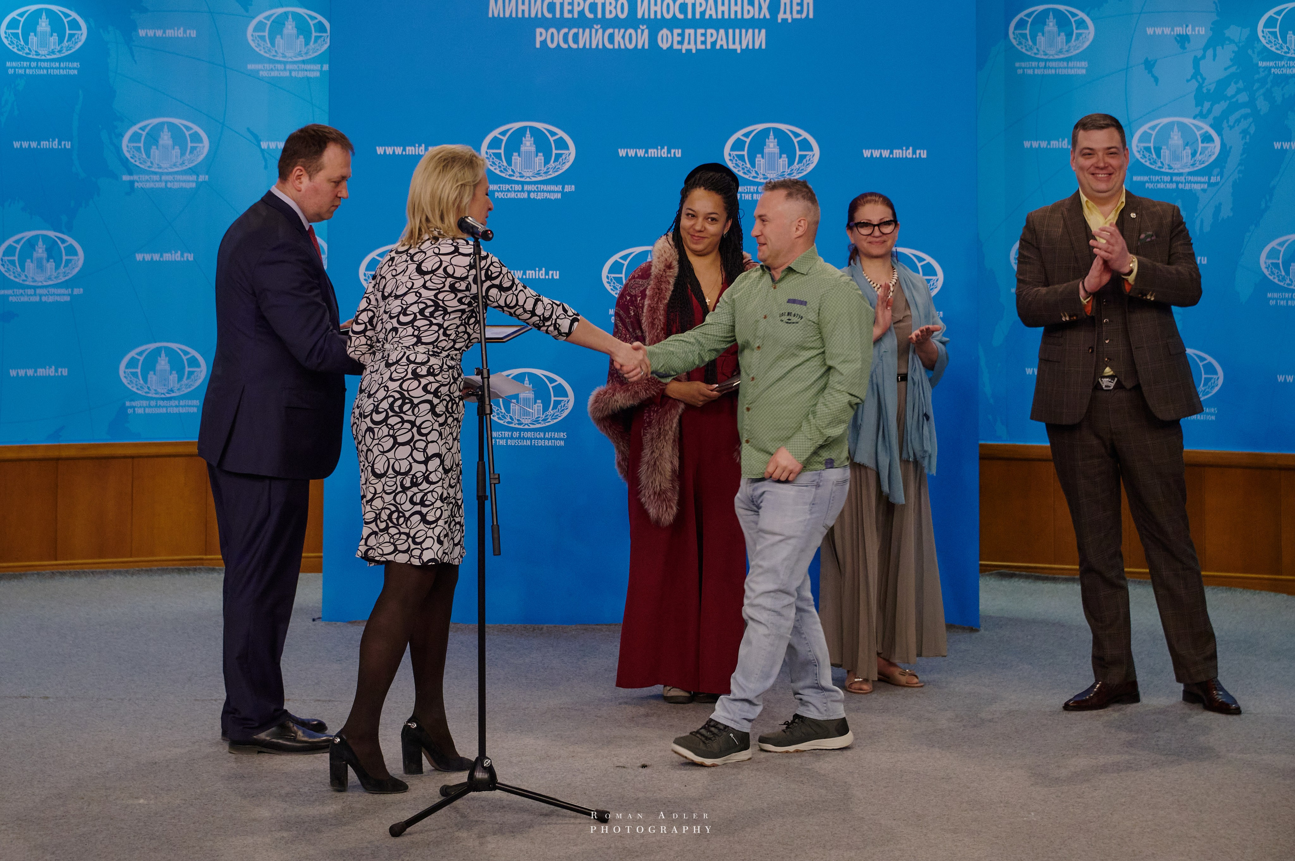 Фотограф Роман Адлер. Репортаж с презентации фильма Дарьи де Консейсао «Black to USSR» в конференц-зале МИД России. Дарья де Консейсао. Роман Адлер.