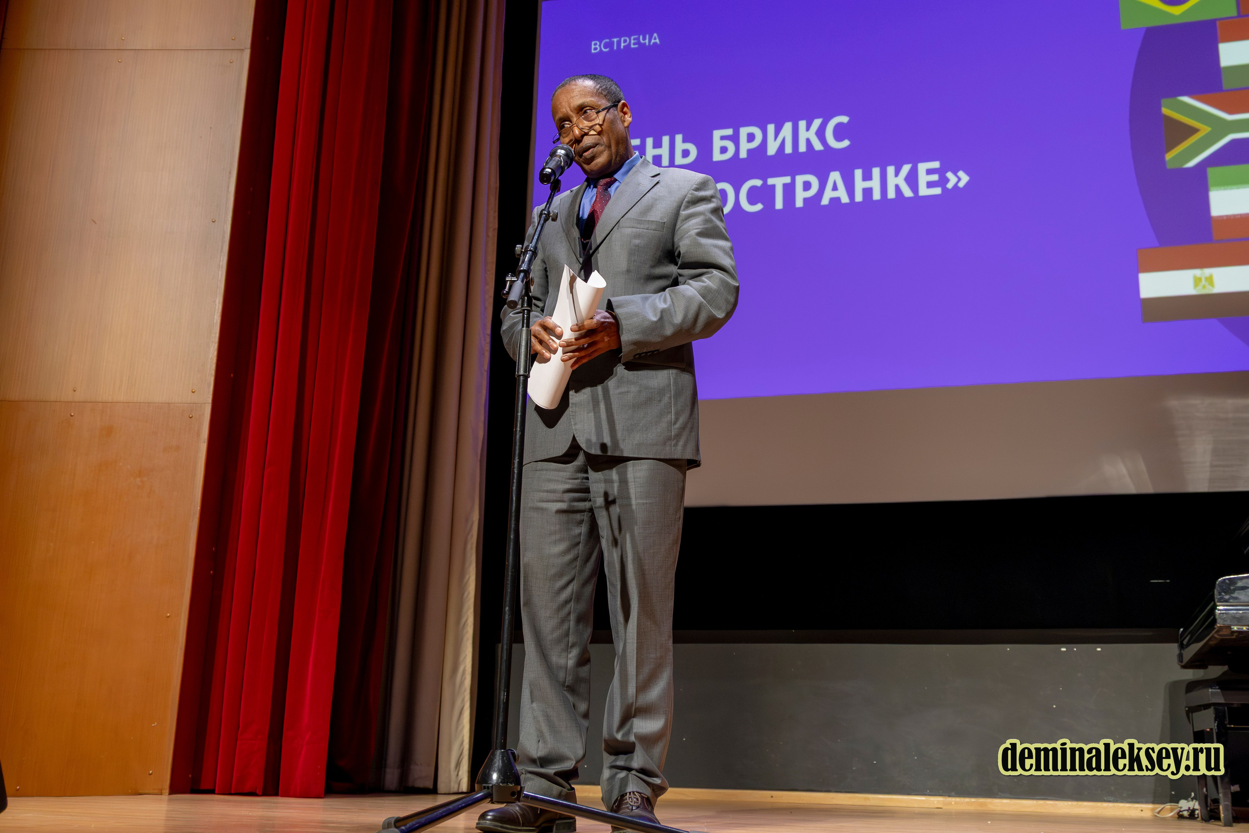 Экспертный круглый стол «День БРИКС» в «Иностранке». Репортажный, семейный и студийный фотограф в Москве Демин Алексей