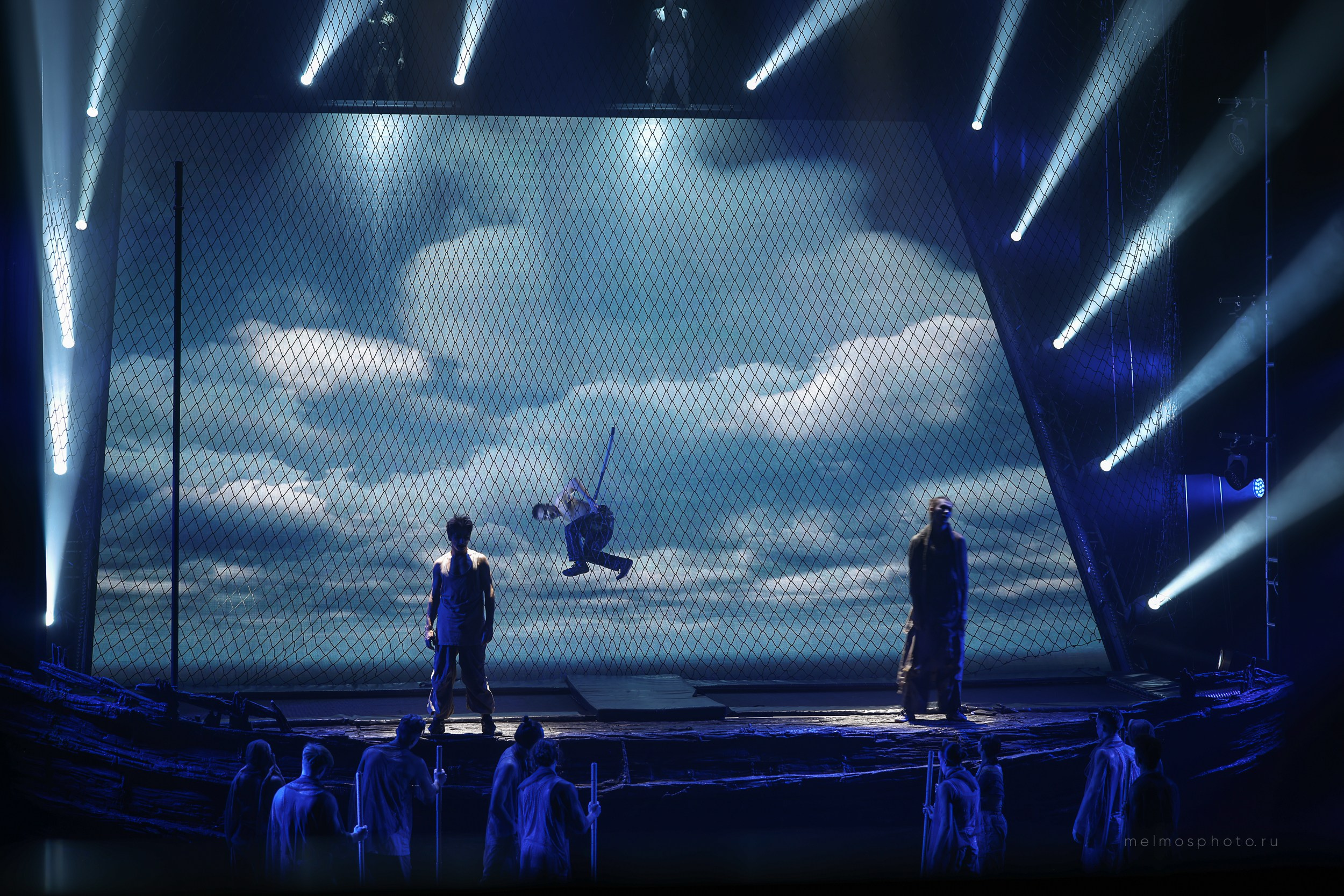 АНТИГРАВИТАЦИЯ. Репортажный, архитектурный, театральный и файн-арт фотограф Лена Мельникова в Москве