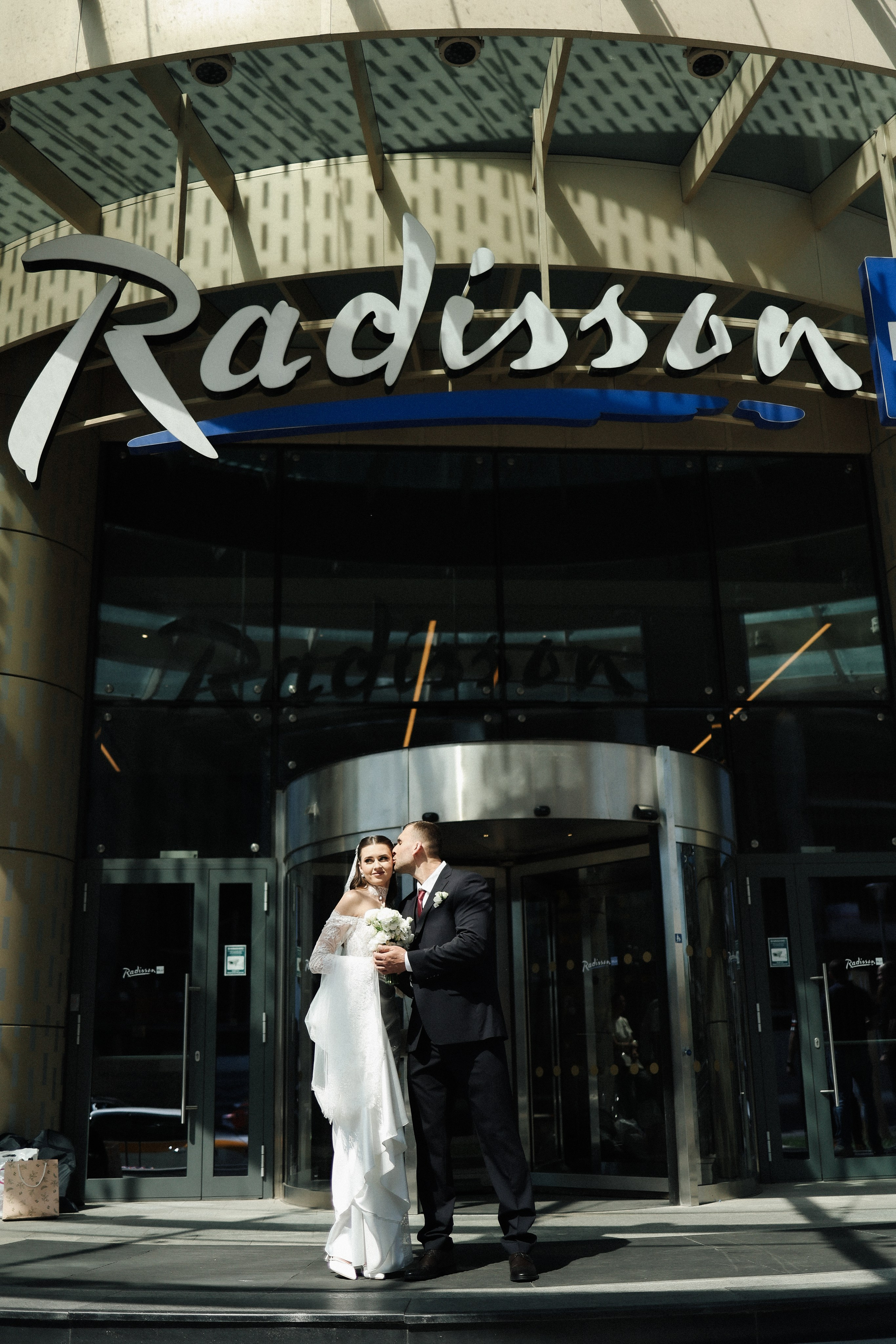 И. + А. Усадьба Воронцово, Radisson Blu Olympiyskiy, банкет в ресторане Mansard Restaurant And Hall. Свадебный и семейный фотограф в Москве Света Снимает